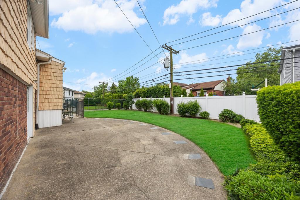 Single Family Caldwell  Nassau County, NY 11581, MLS-873445-6