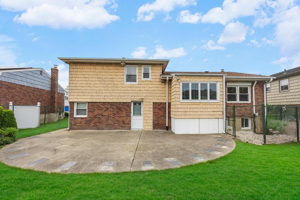 Single Family Caldwell  Nassau County, NY 11581, MLS-873445-8