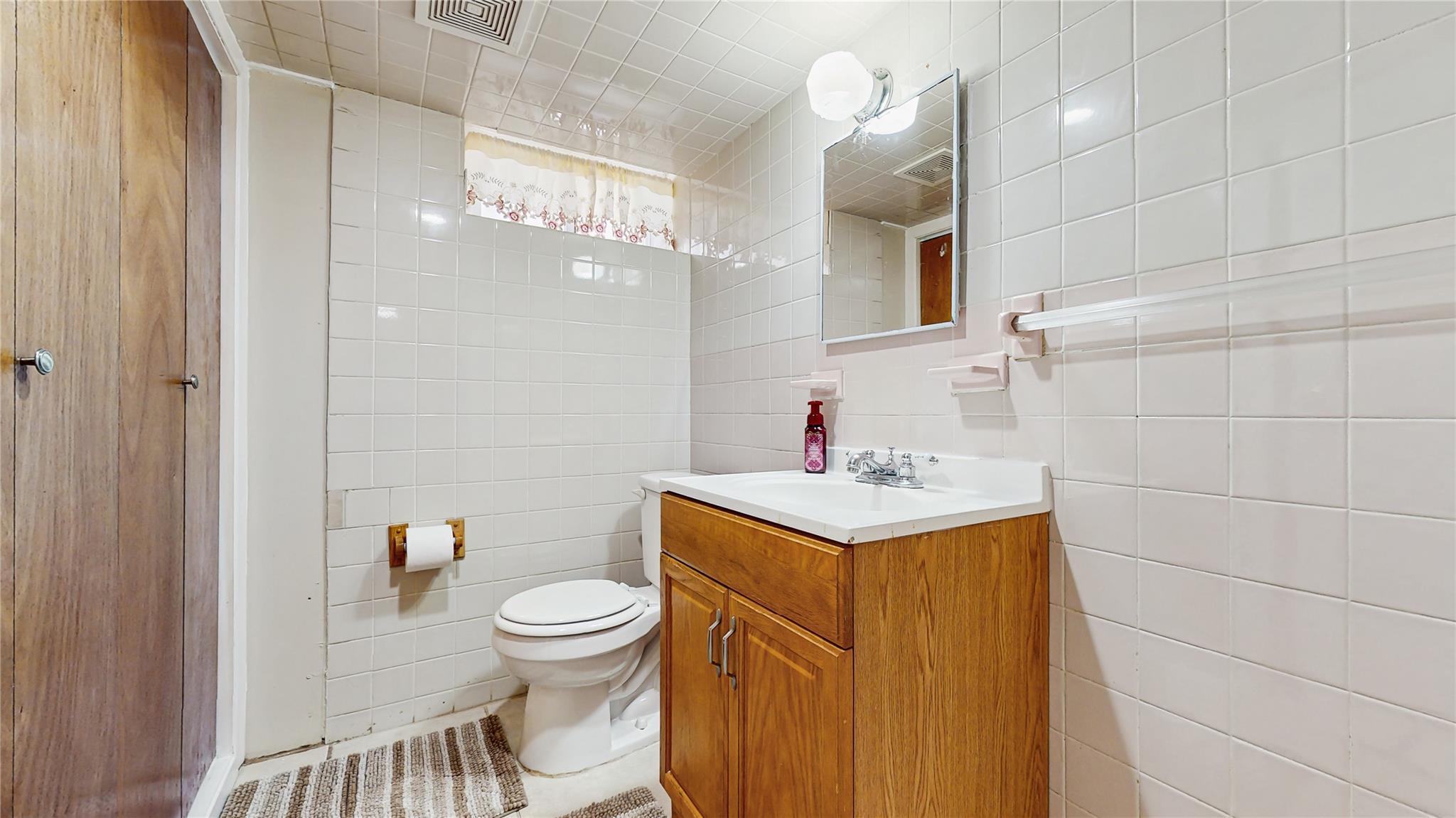 Single Family Elkmont  Queens, NY 11426, MLS-873448-33