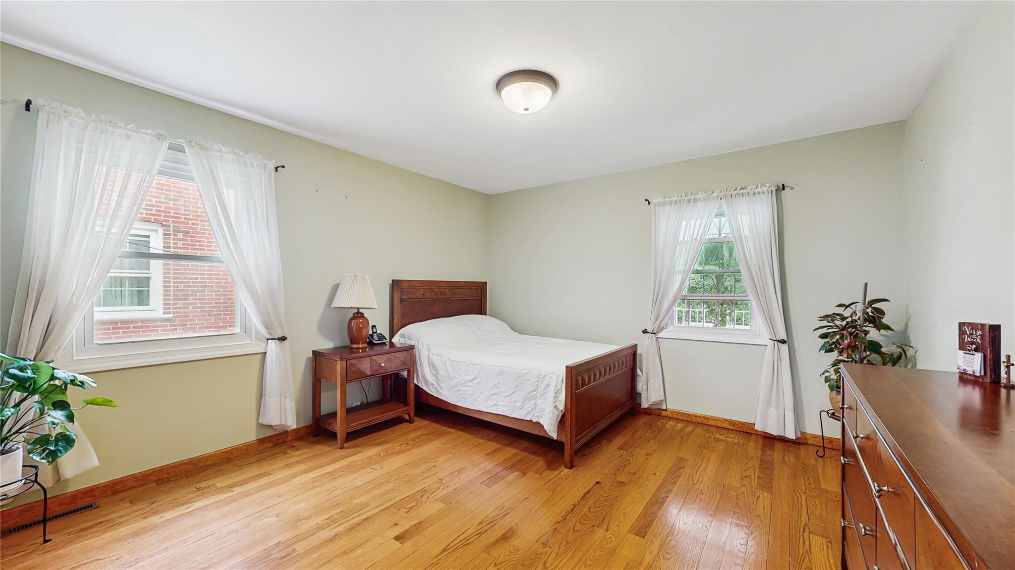 Single Family Elkmont  Queens, NY 11426, MLS-873448-8