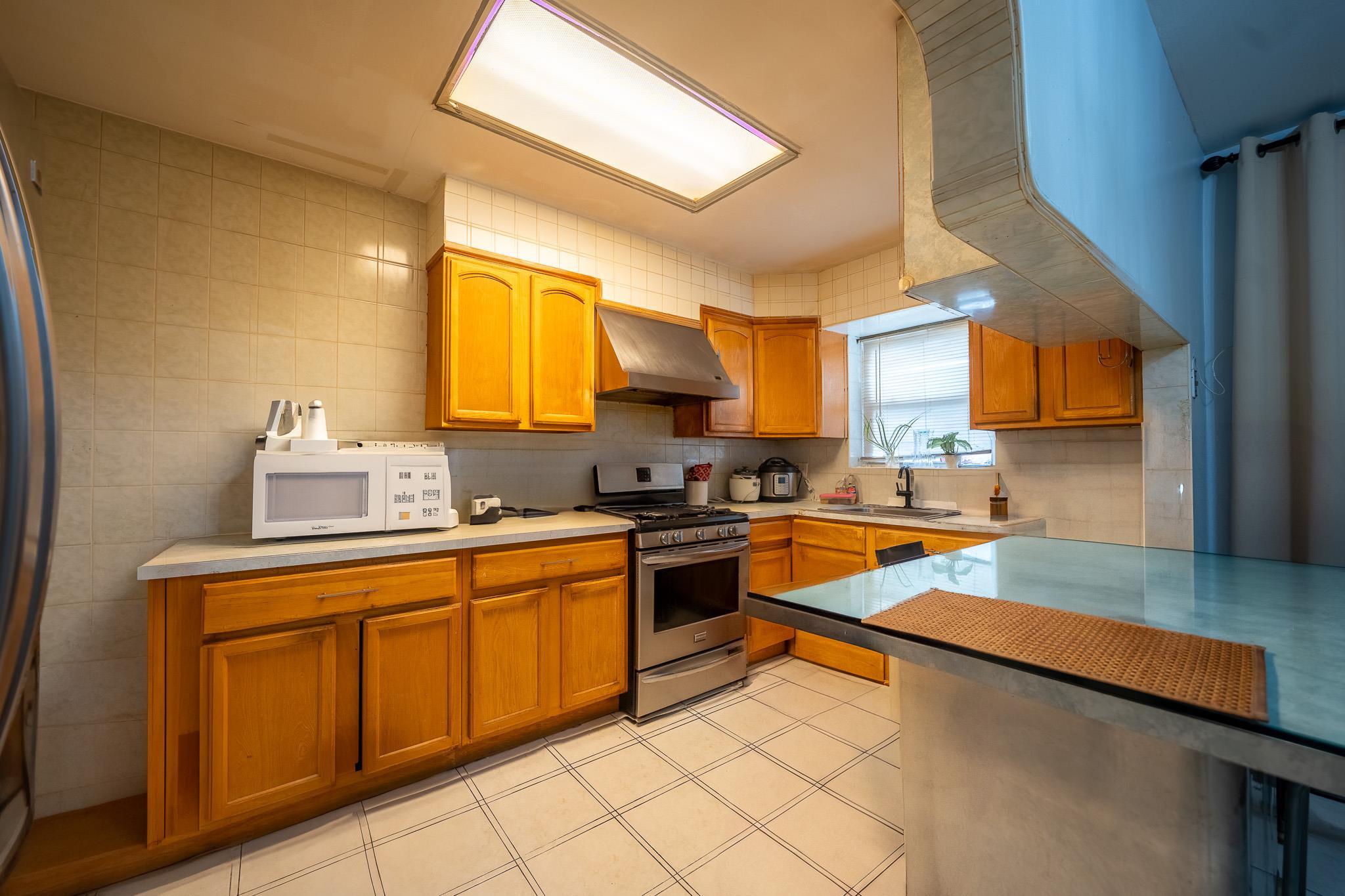Single Family 76th  Queens, NY 11370, MLS-873505-12
