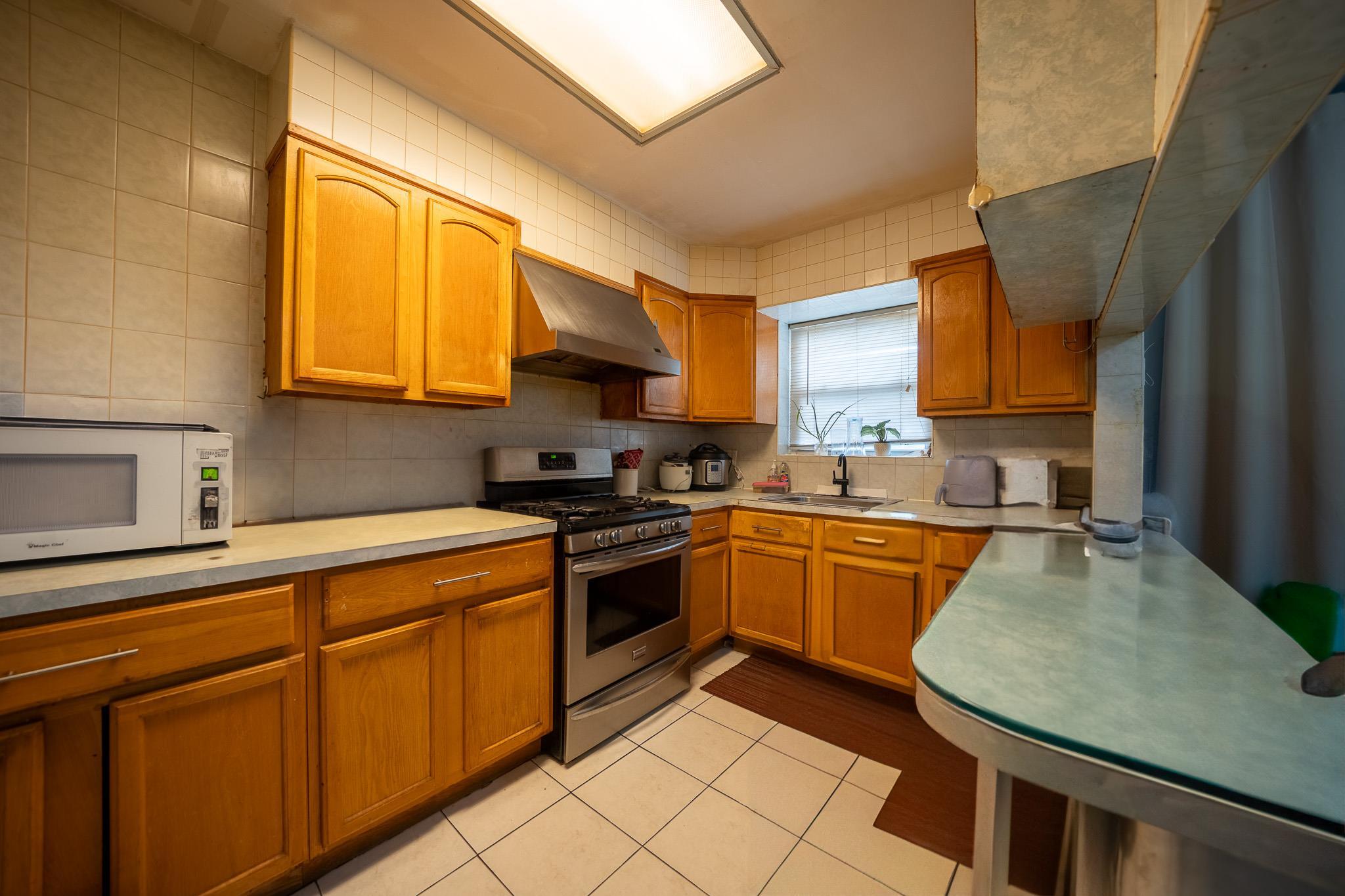Single Family 76th  Queens, NY 11370, MLS-873505-16