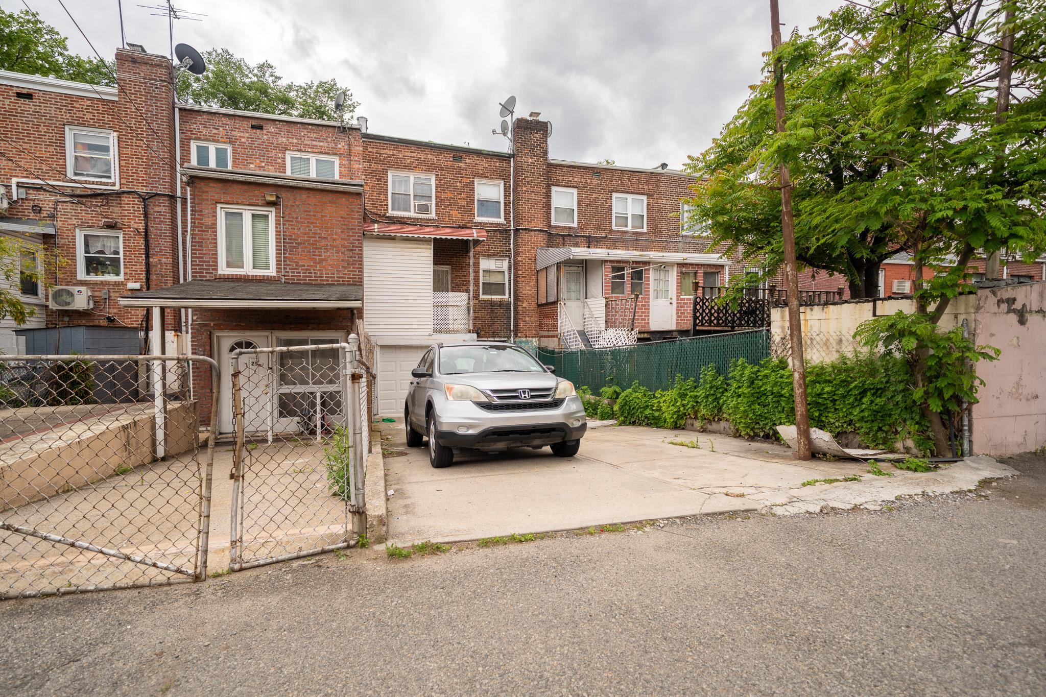 Single Family 76th  Queens, NY 11370, MLS-873505-29