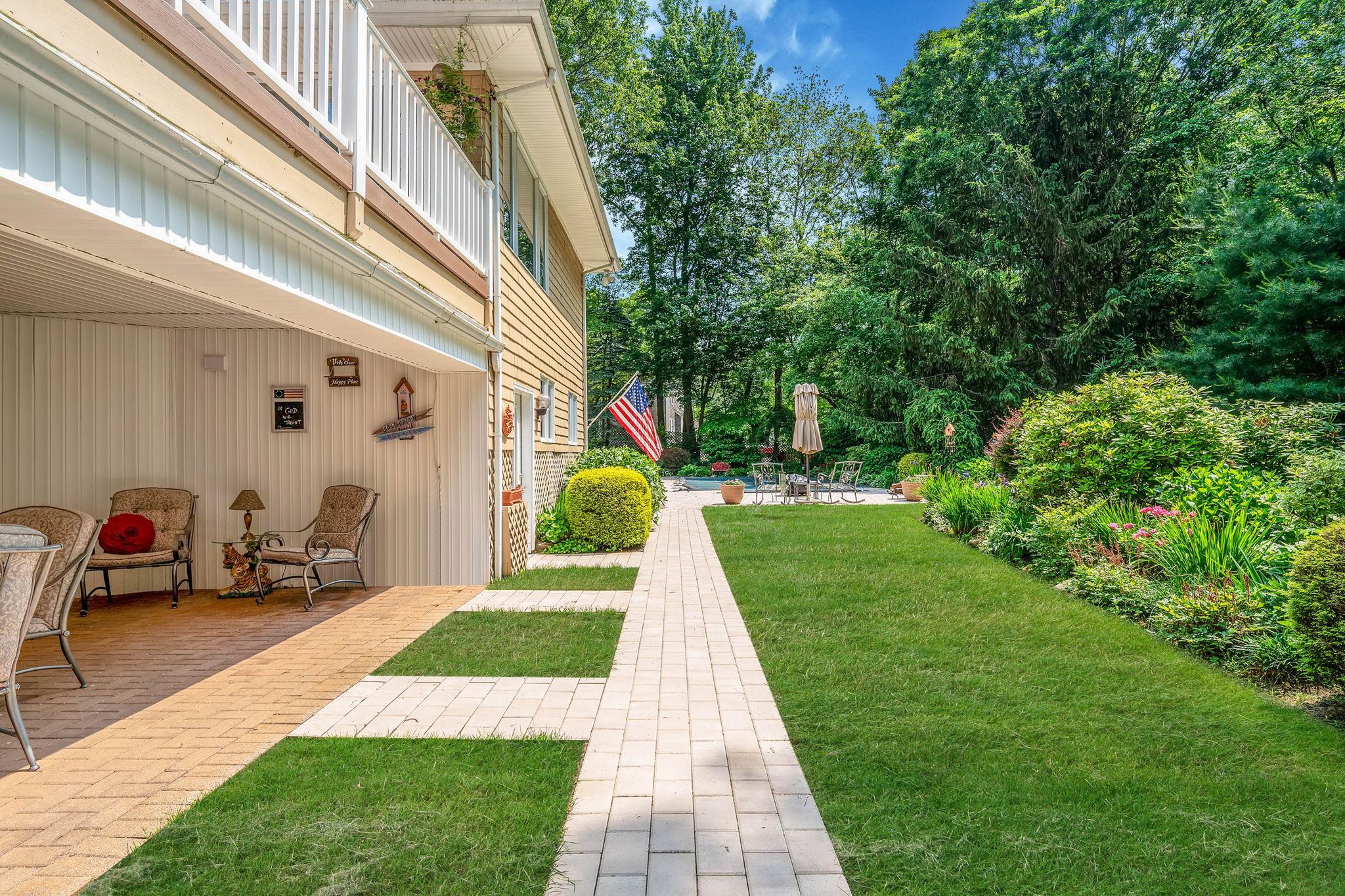 Single Family Ring Neck  Suffolk County, NY 11792, MLS-873547-43