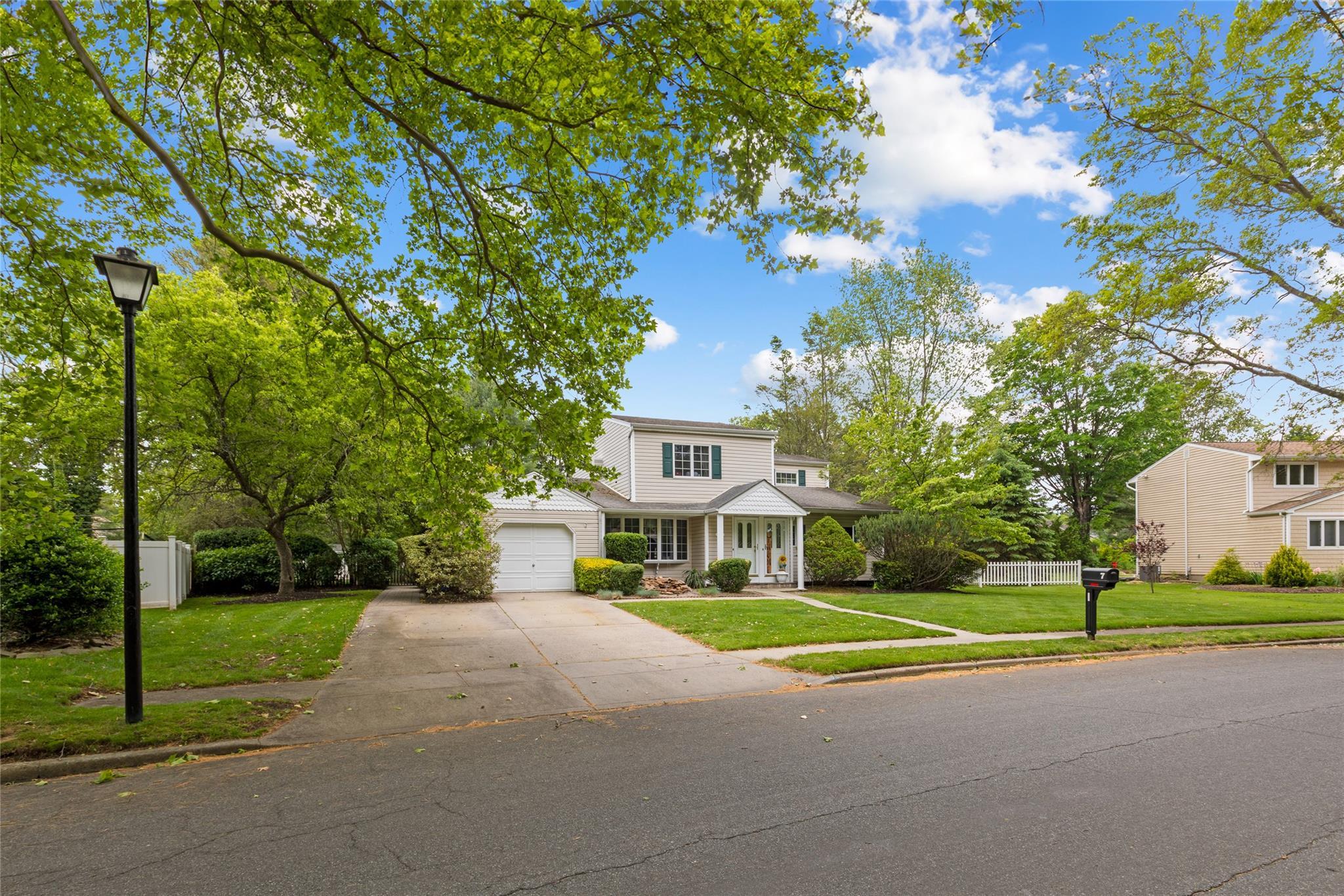 Single Family Kinsella  Suffolk County, NY 11746, MLS-873554-2