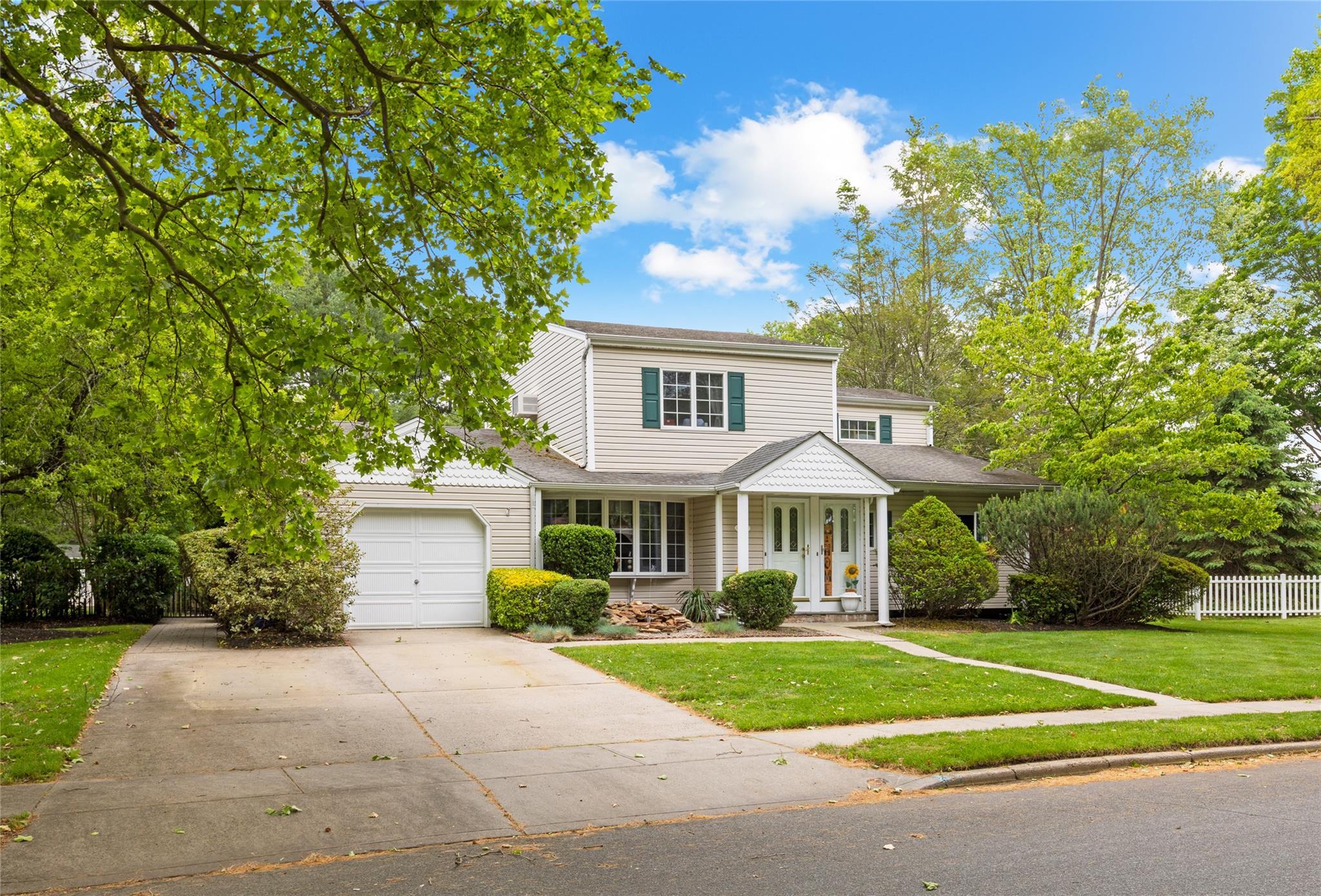 Single Family Kinsella  Suffolk County, NY 11746, MLS-873554-3
