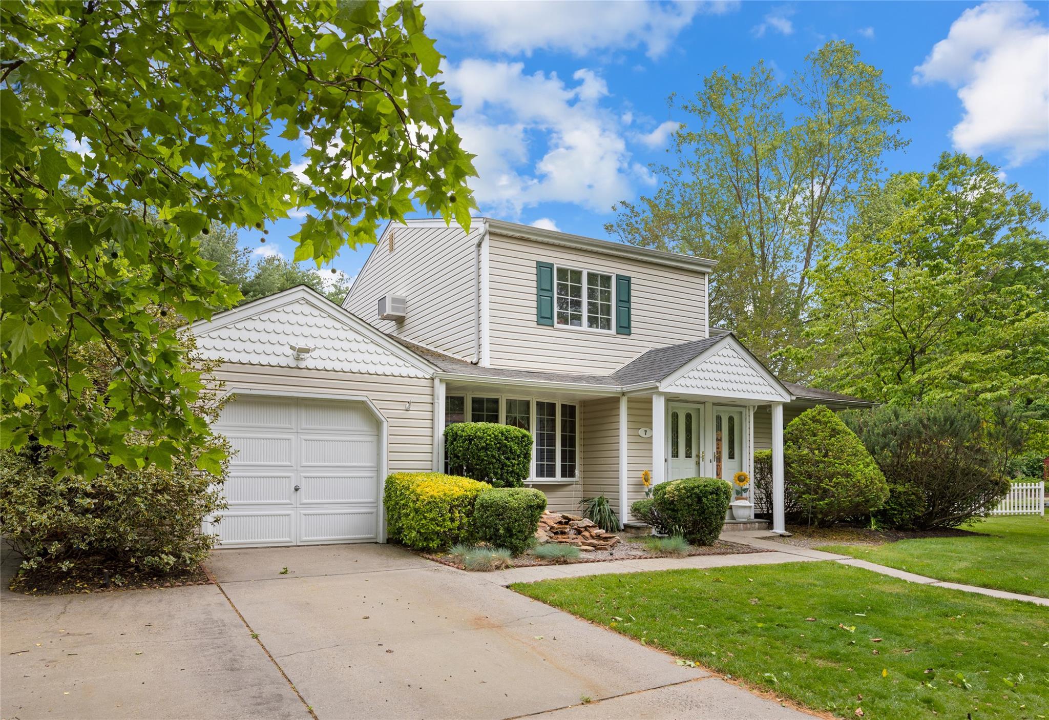 Single Family Kinsella  Suffolk County, NY 11746, MLS-873554-4