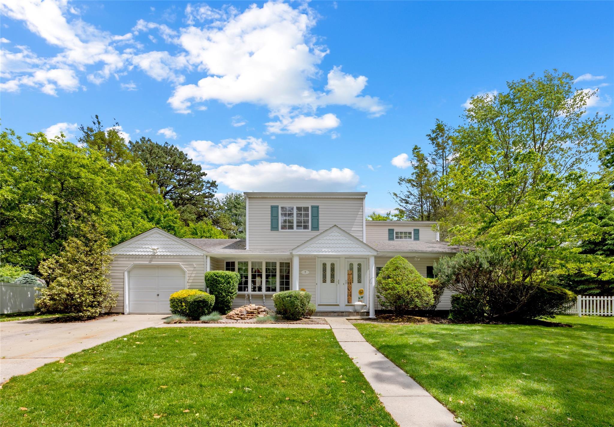 Single Family Kinsella  Suffolk County, NY 11746, MLS-873554-5
