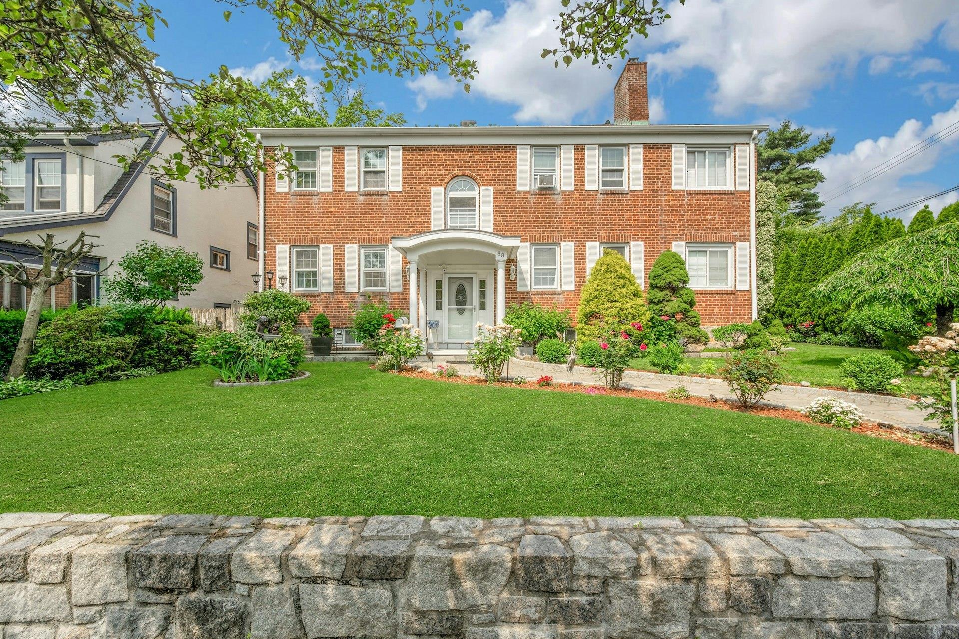 Single Family Pelhamside  Westchester County, NY 10801, MLS-873556-2