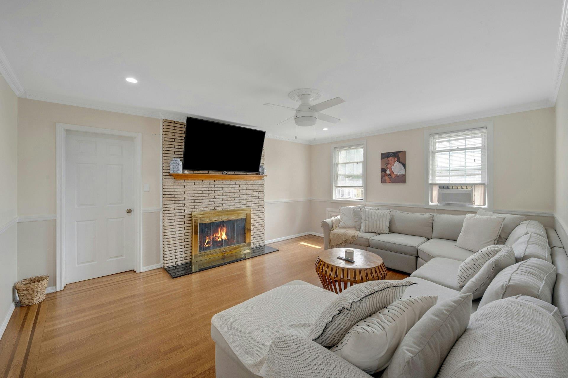 Single Family Pelhamside  Westchester County, NY 10801, MLS-873556-25
