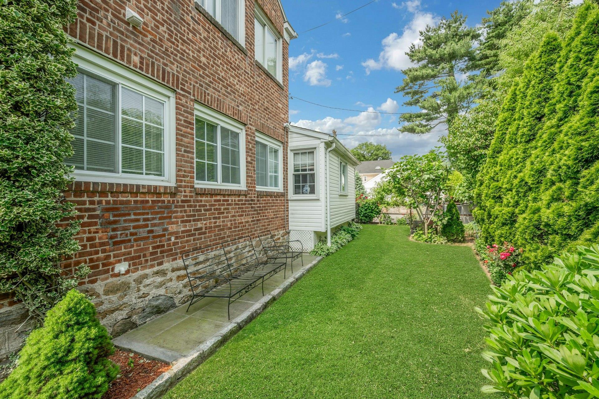 Single Family Pelhamside  Westchester County, NY 10801, MLS-873556-40