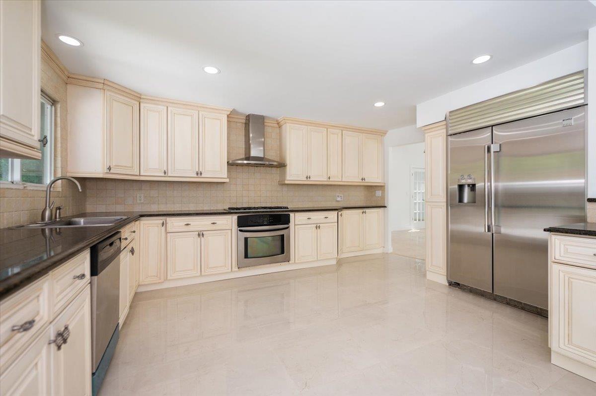 Single Family Shore  Nassau County, NY 11024, MLS-873572-9