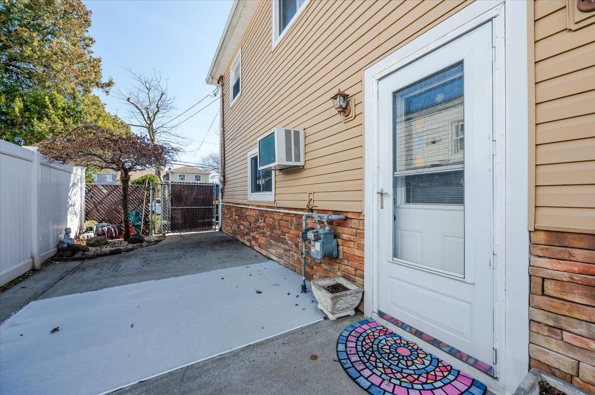 Single Family Cheshire  Nassau County, NY 11096, MLS-873654-22