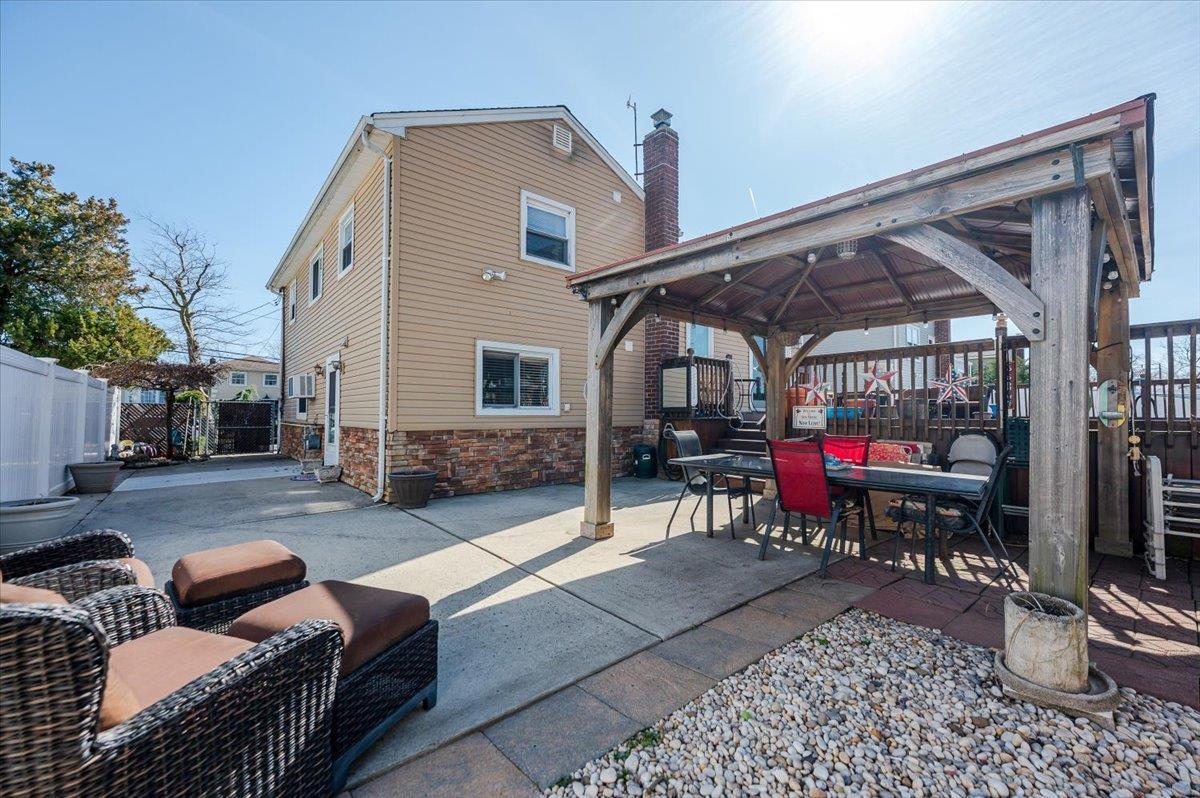 Single Family Cheshire  Nassau County, NY 11096, MLS-873654-23