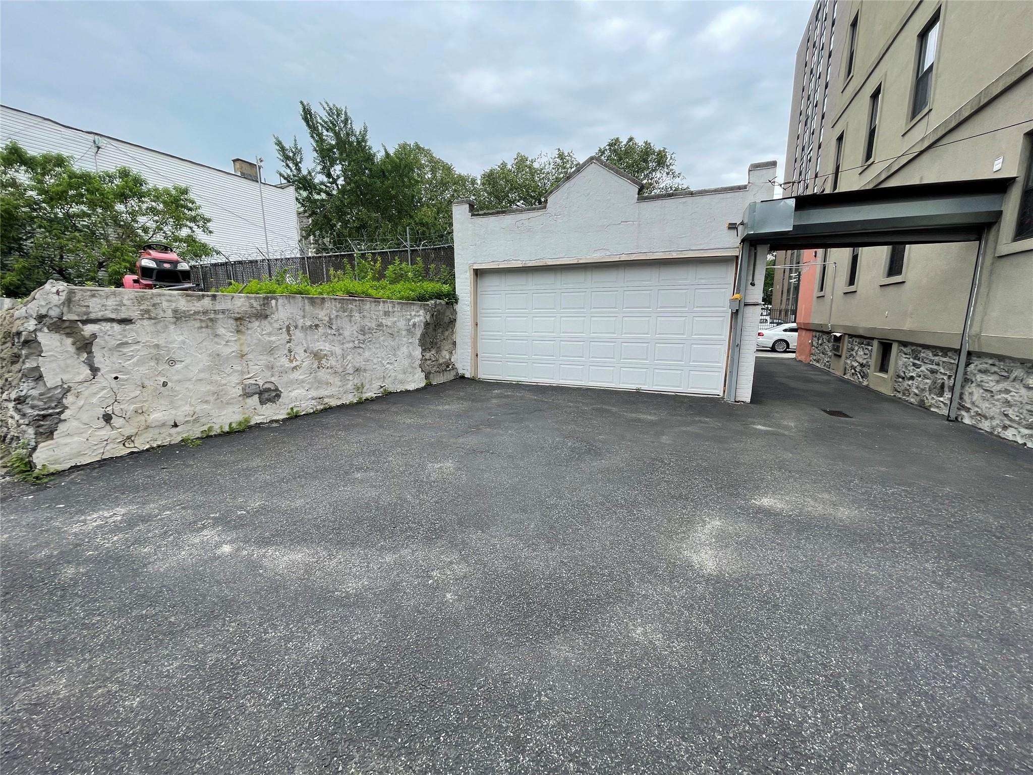 Single Family 191st  Bronx, NY 10458, MLS-873673-23
