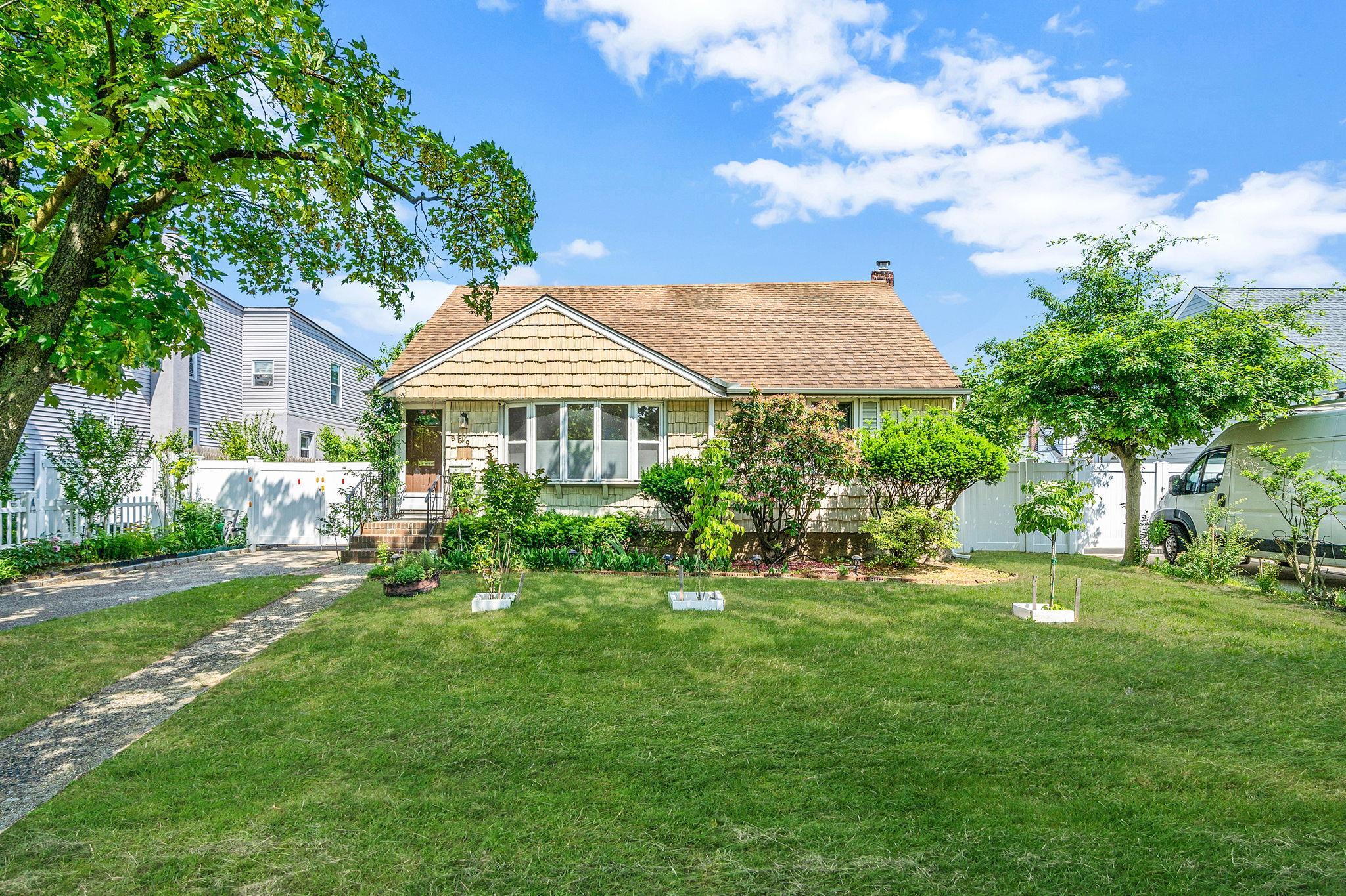 Single Family Franklin Nassau County, NY 11580, MLS-873692-32