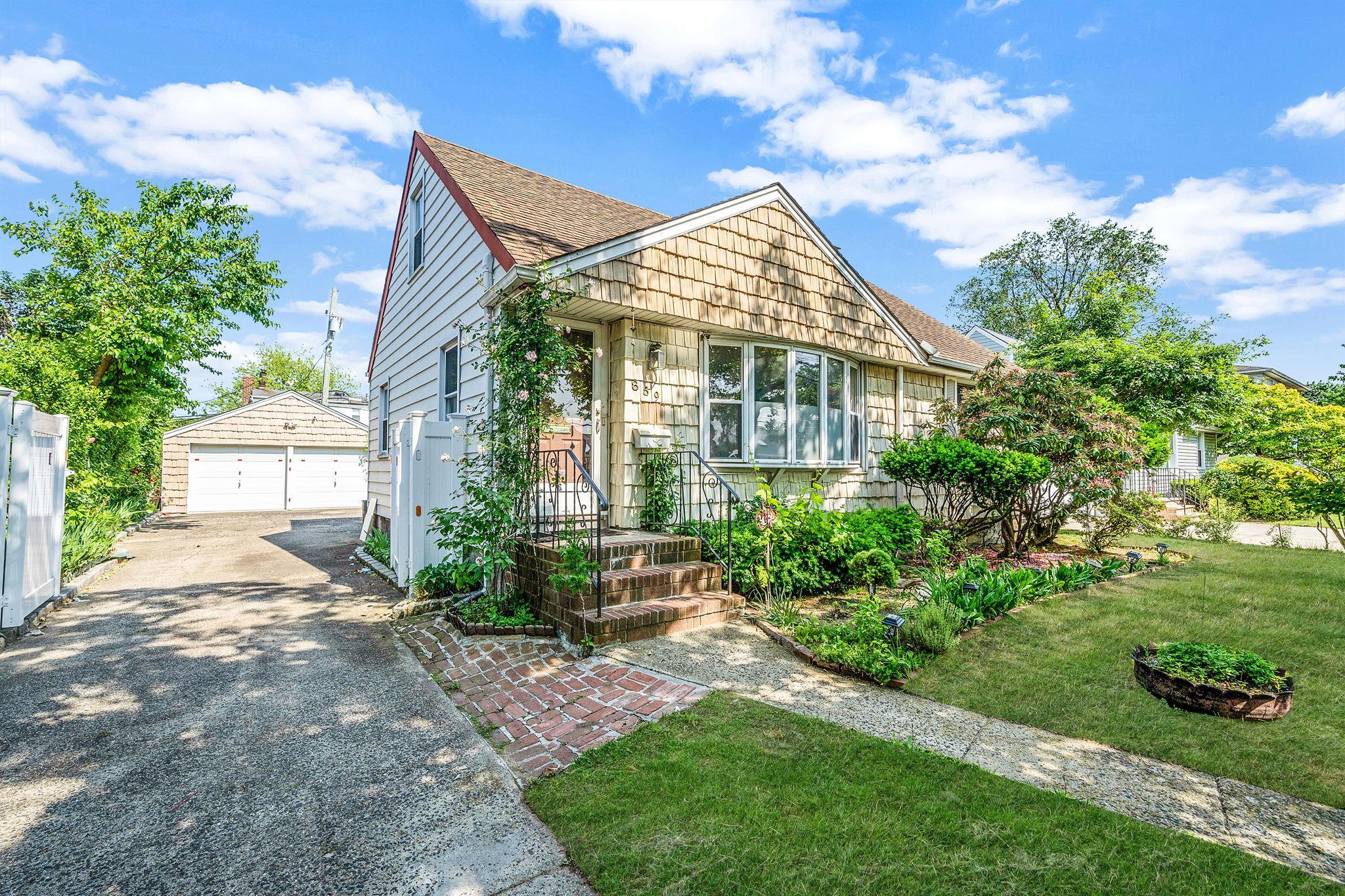 Single Family Franklin Nassau County, NY 11580, MLS-873692-35