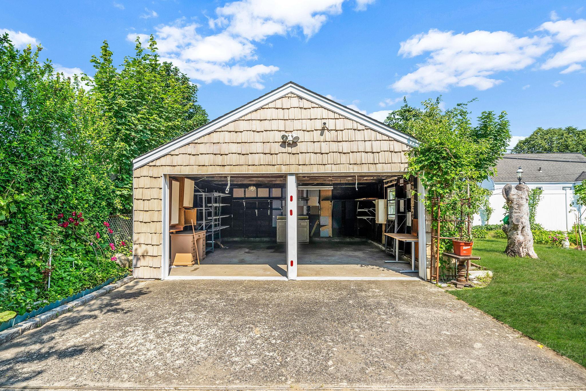 Single Family Franklin  Nassau County, NY 11580, MLS-873692-41