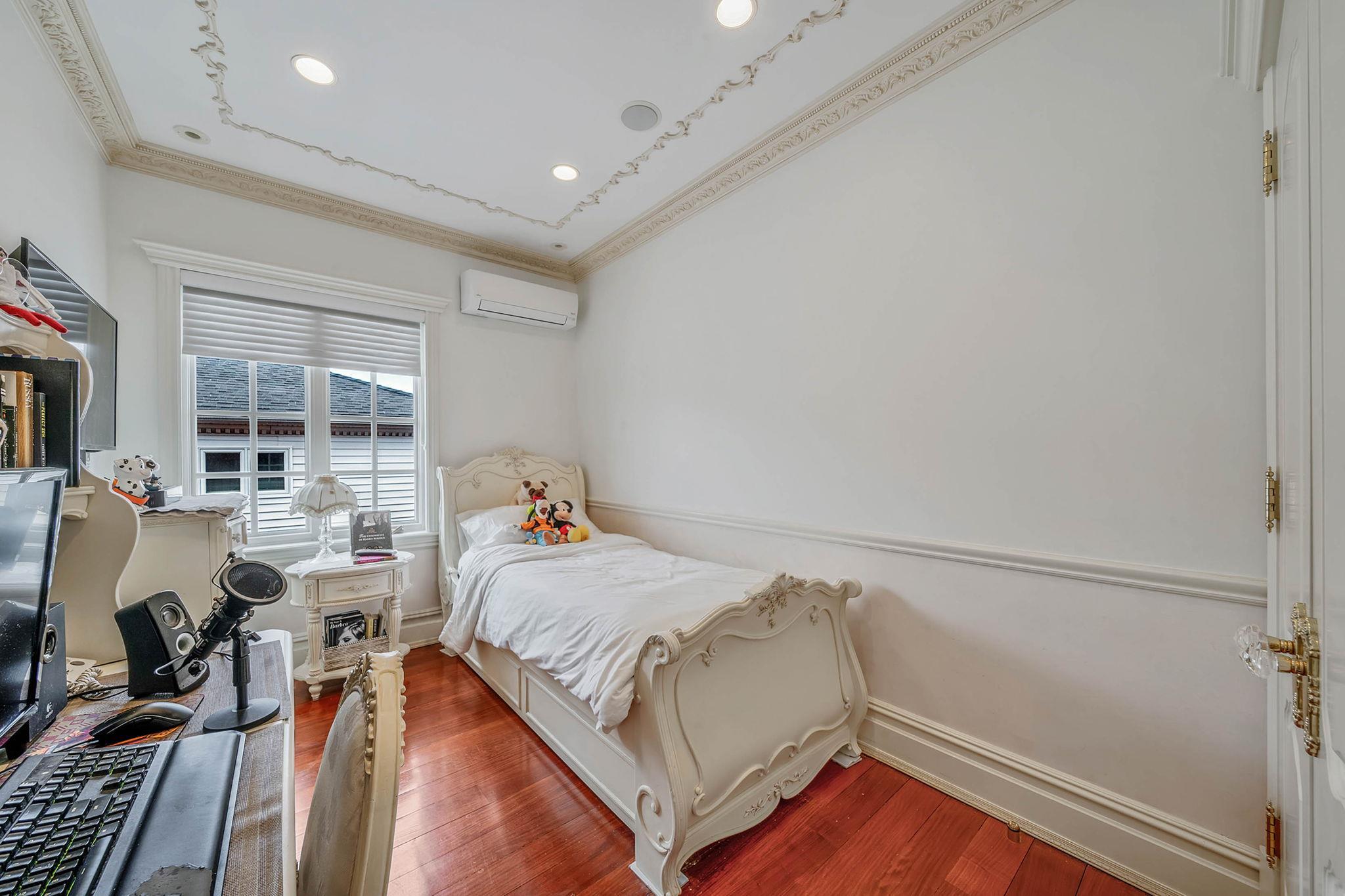 Single Family 90th  Queens, NY 11414, MLS-873745-31