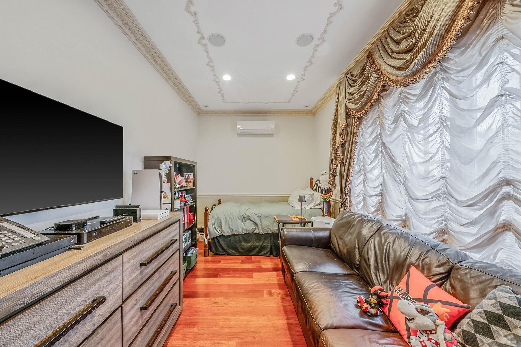 Single Family 90th  Queens, NY 11414, MLS-873745-32