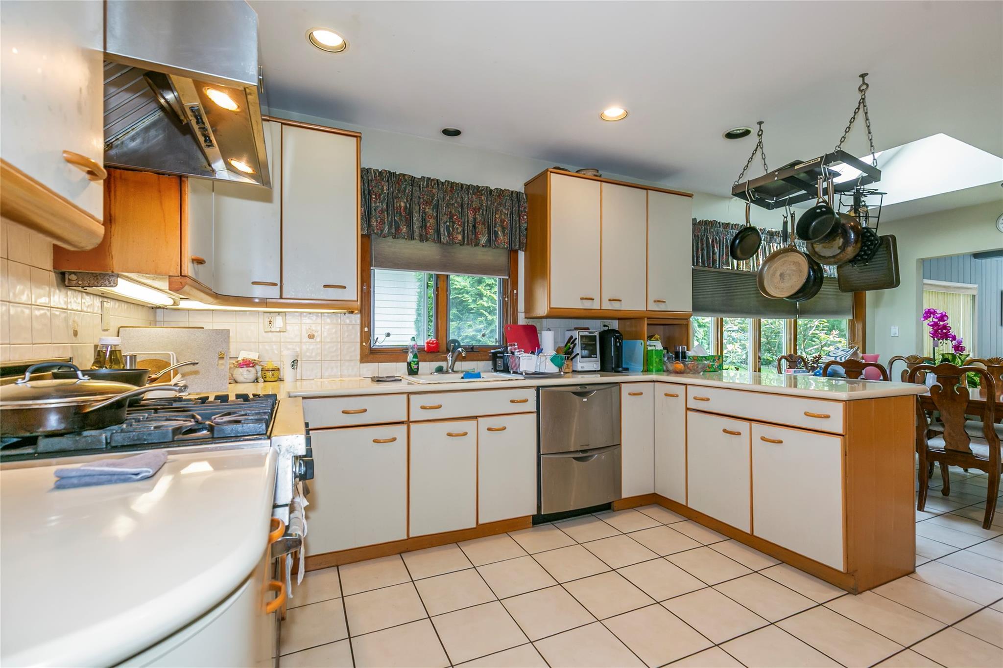 Single Family Dale Carnegie  Nassau County, NY 11020, MLS-873757-10