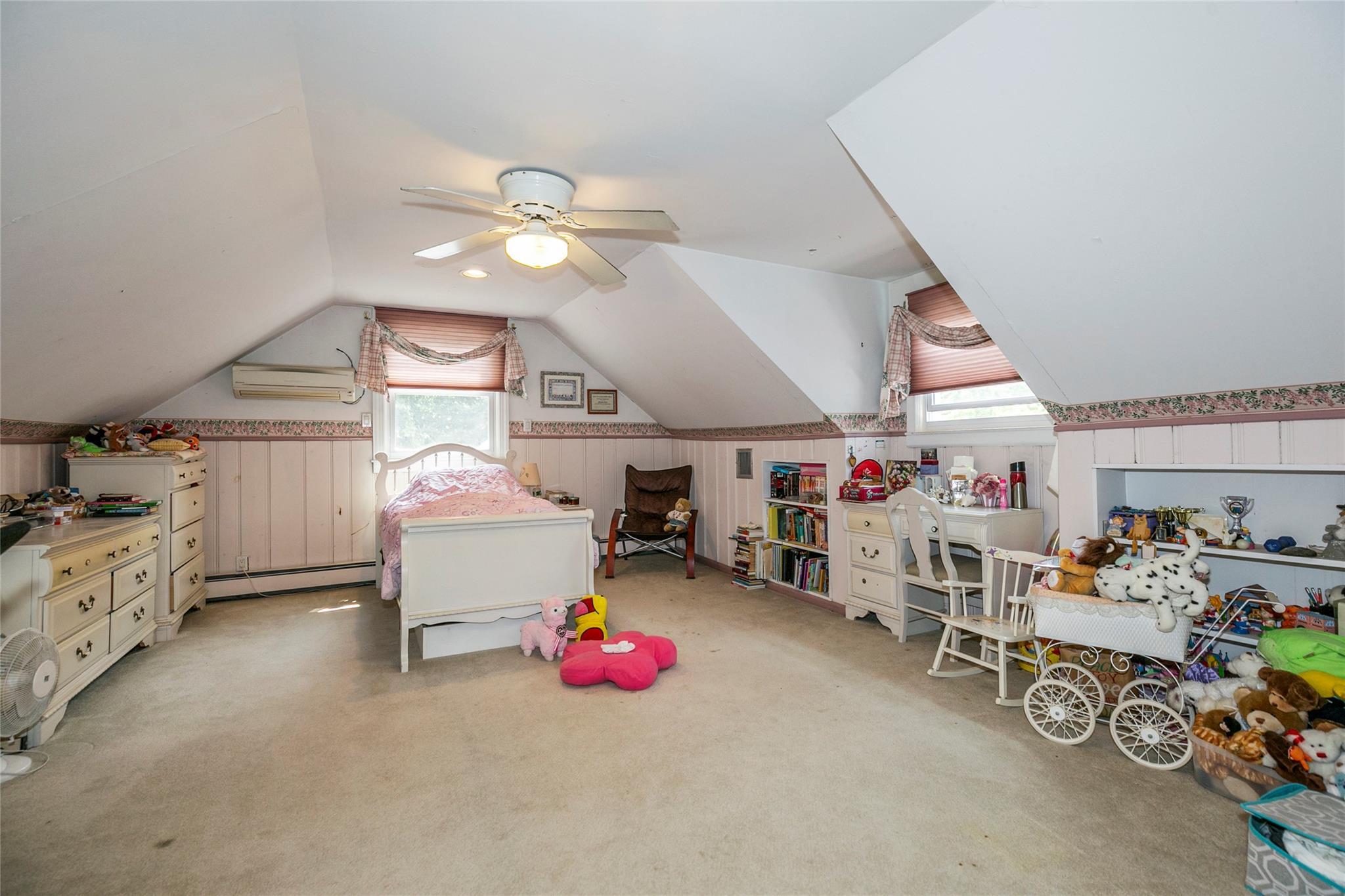 Single Family Dale Carnegie  Nassau County, NY 11020, MLS-873757-16
