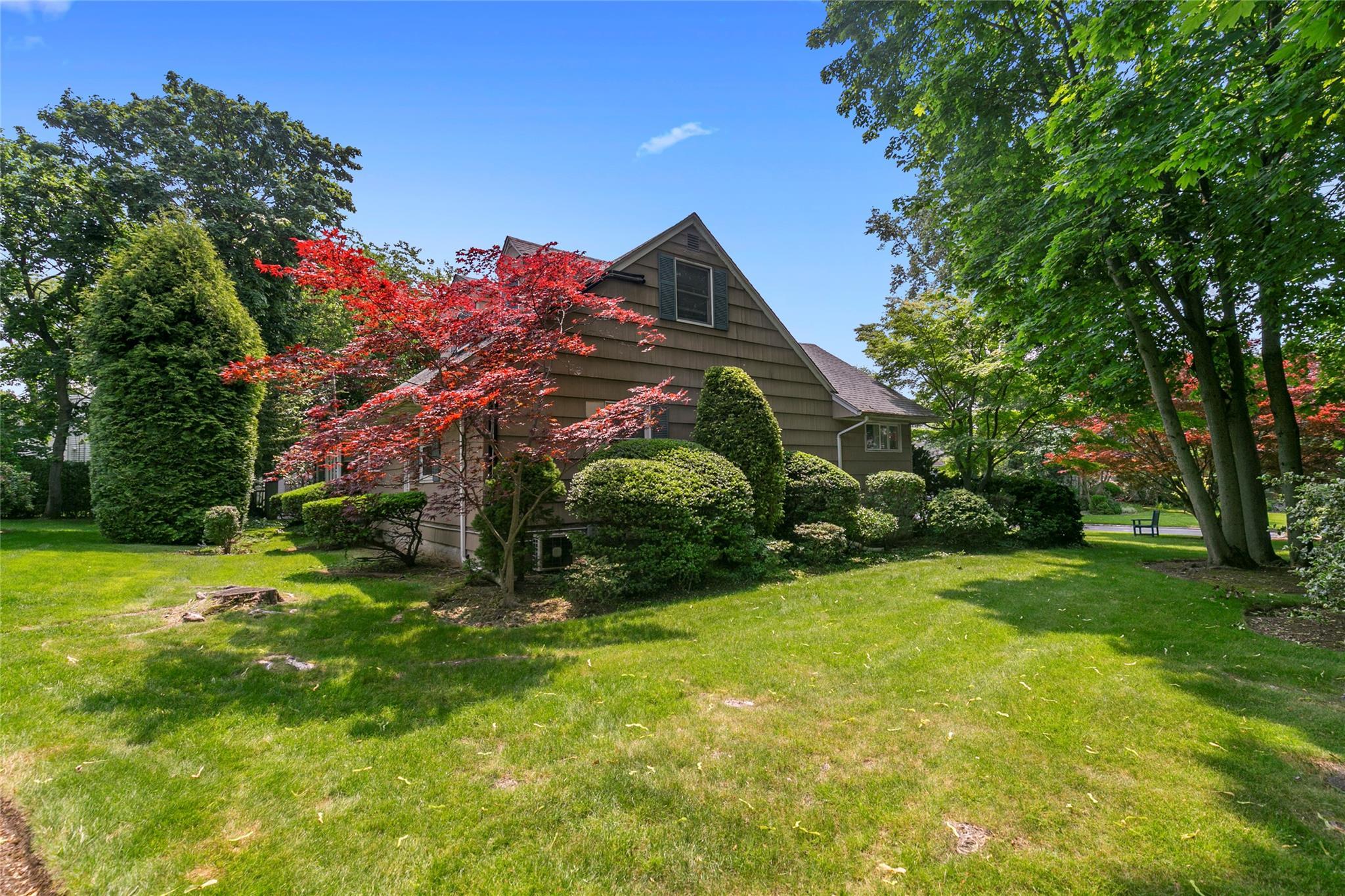Single Family Dale Carnegie  Nassau County, NY 11020, MLS-873757-3
