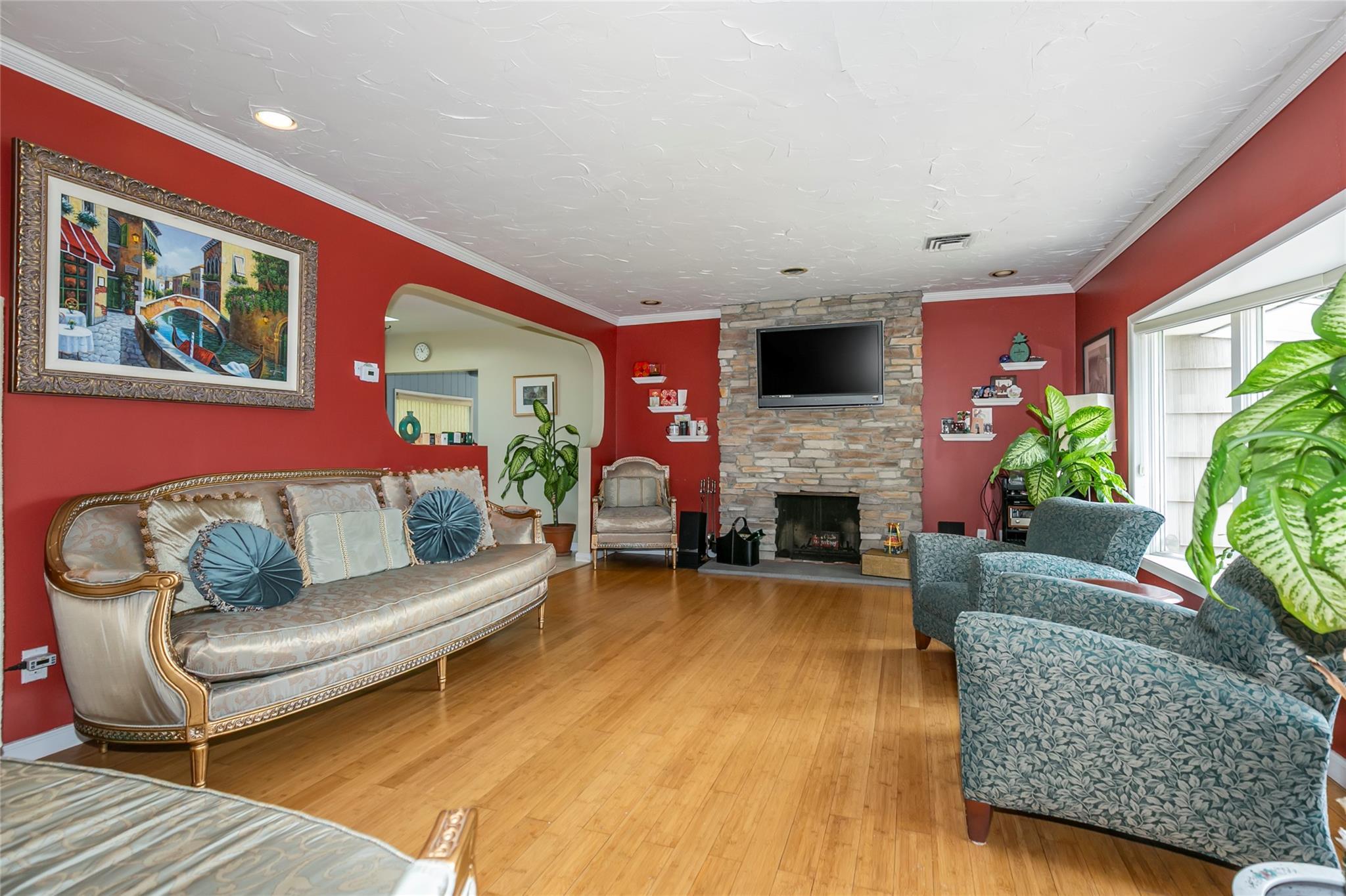 Single Family Dale Carnegie  Nassau County, NY 11020, MLS-873757-4