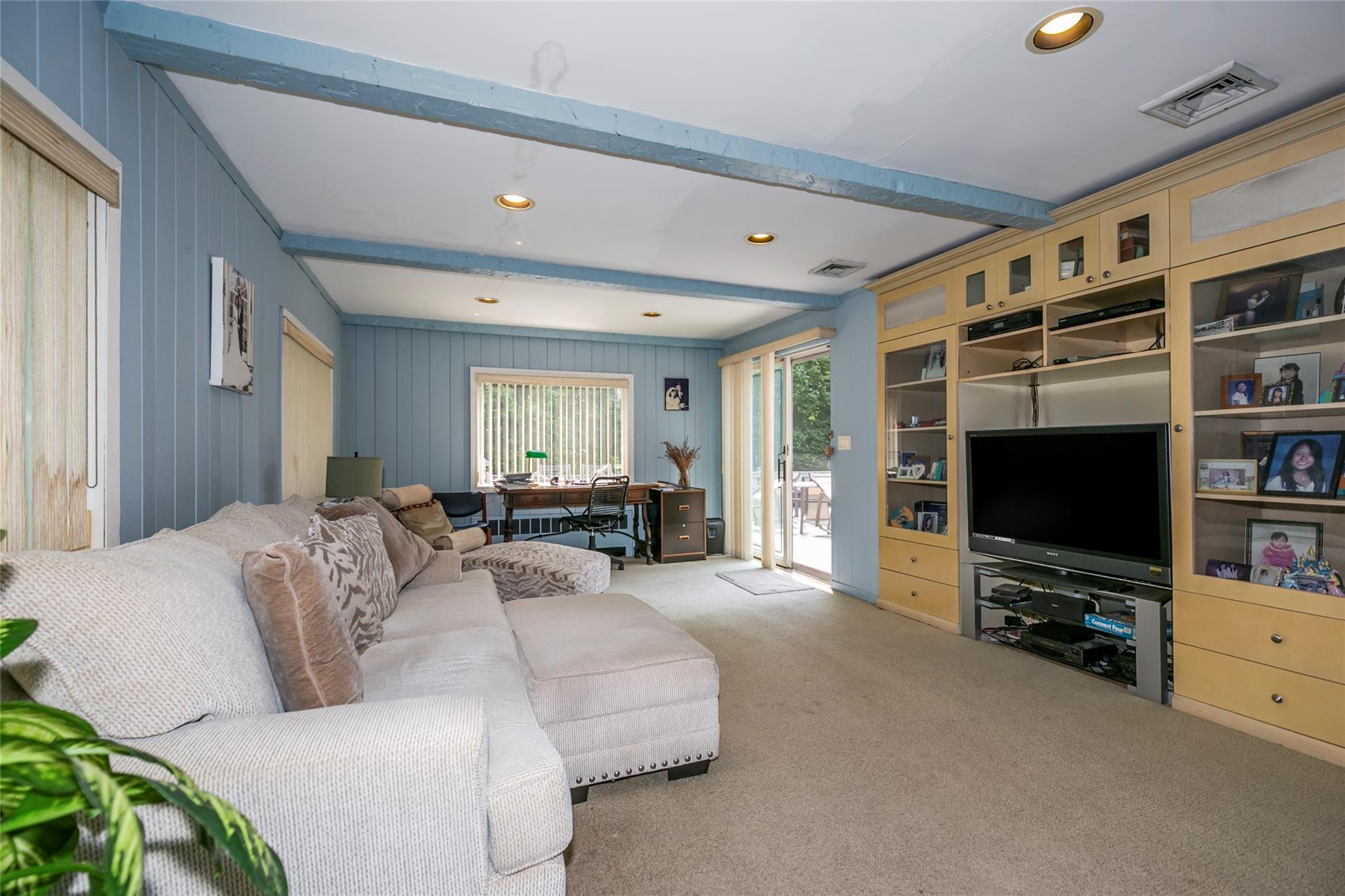 Single Family Dale Carnegie  Nassau County, NY 11020, MLS-873757-7