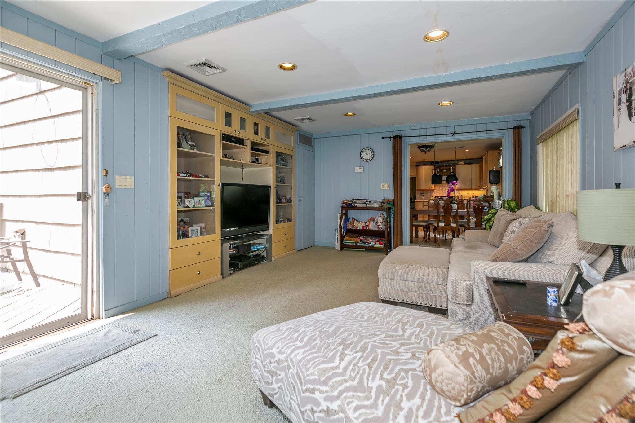 Single Family Dale Carnegie  Nassau County, NY 11020, MLS-873757-8