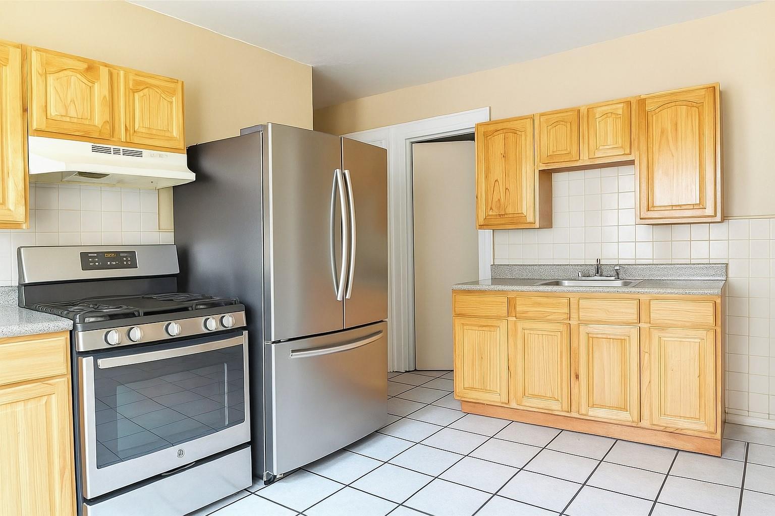 Single Family Hawtree  Queens, NY 11417, MLS-873790-17