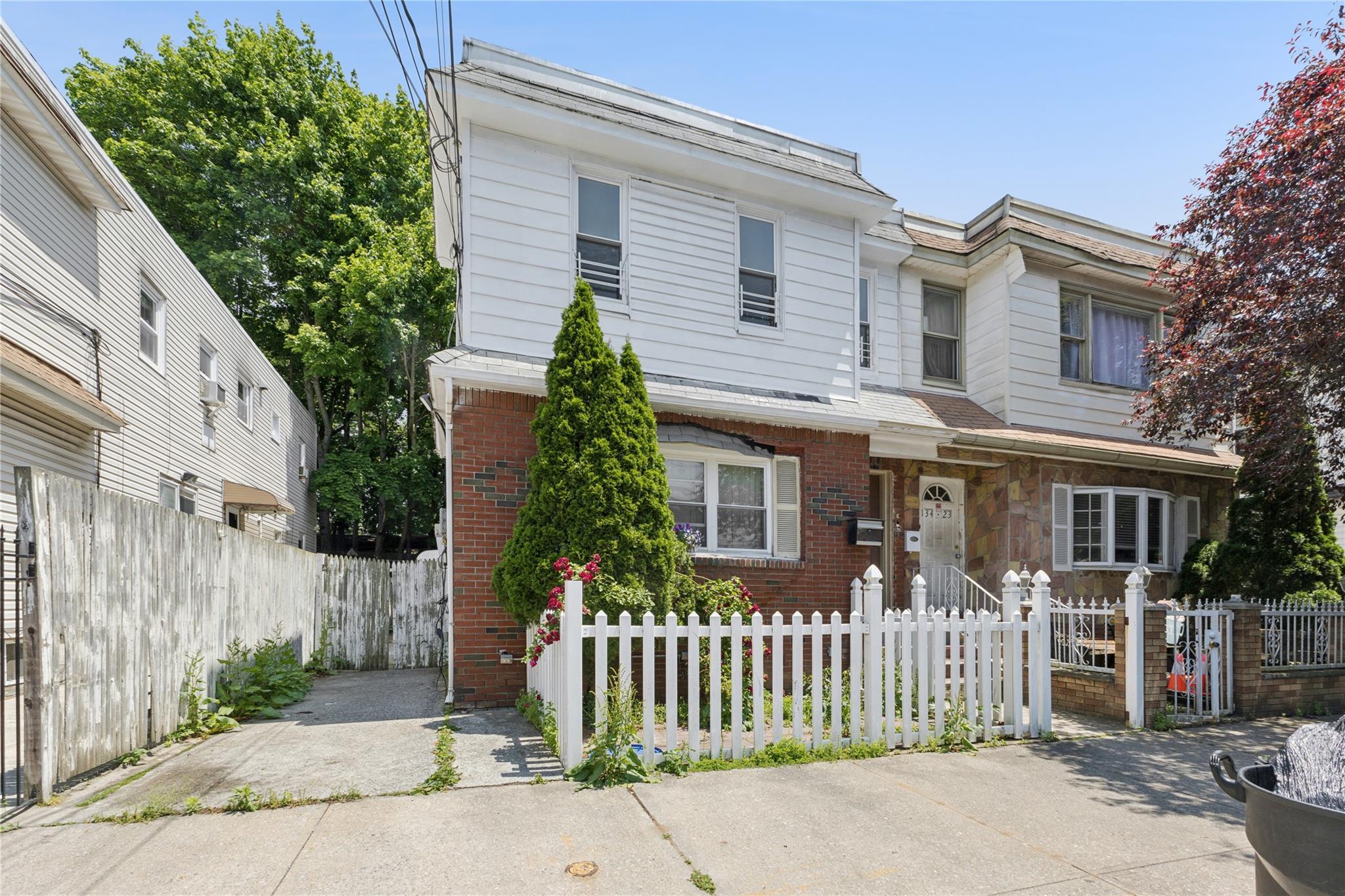 Single Family Hawtree  Queens, NY 11417, MLS-873790-2