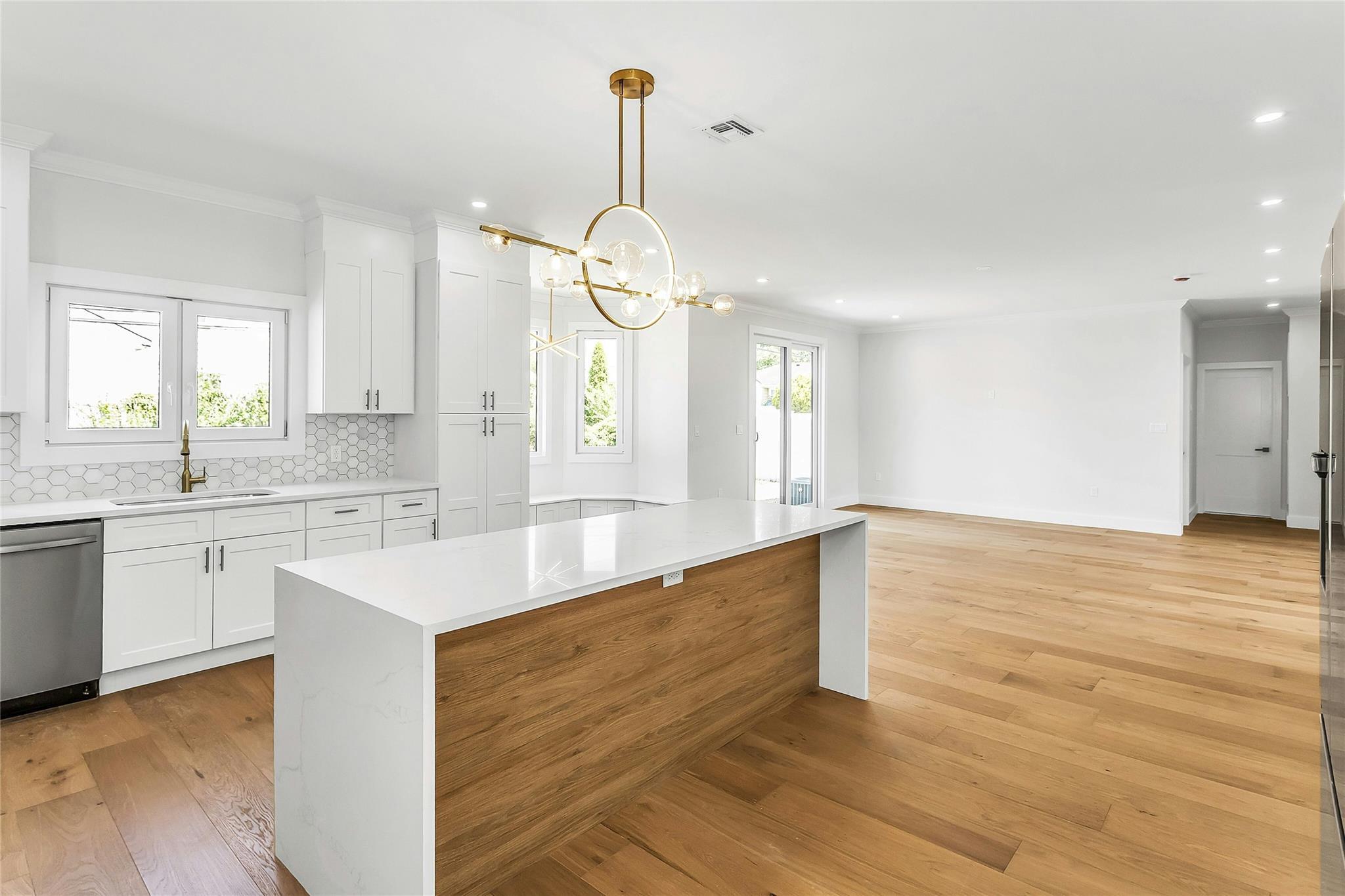 Single Family Vista  Nassau County, NY 11756, MLS-873842-15
