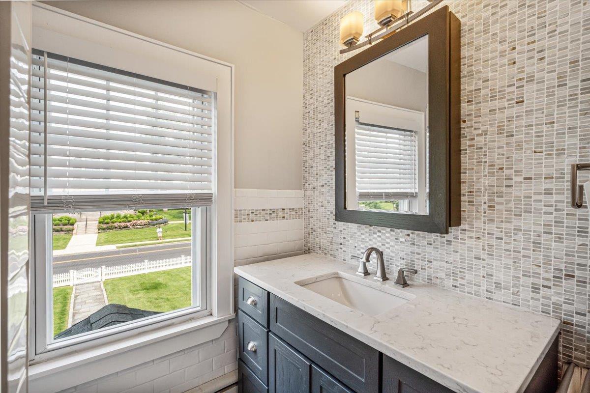 Single Family Hempstead  Nassau County, NY 11570, MLS-873883-25
