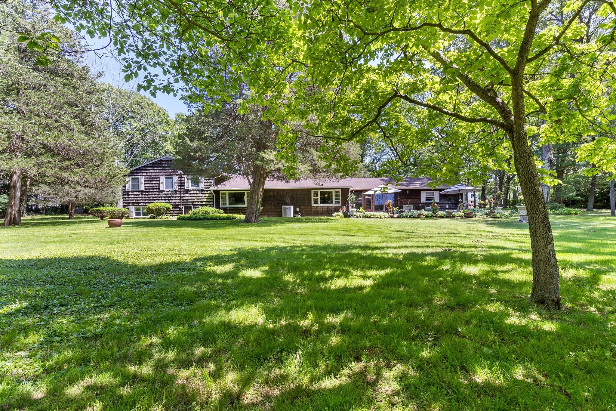 Single Family Saw Mill  Suffolk County, NY 11724, MLS-873907-2