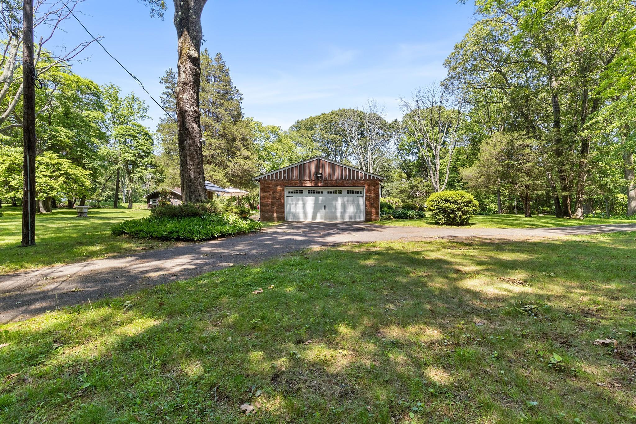 Single Family Saw Mill  Suffolk County, NY 11724, MLS-873907-40