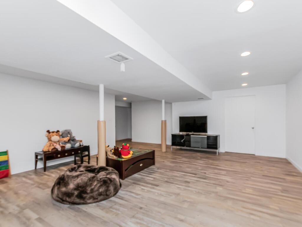 Single Family Hands Creek  Suffolk County, NY 11937, MLS-873926-37