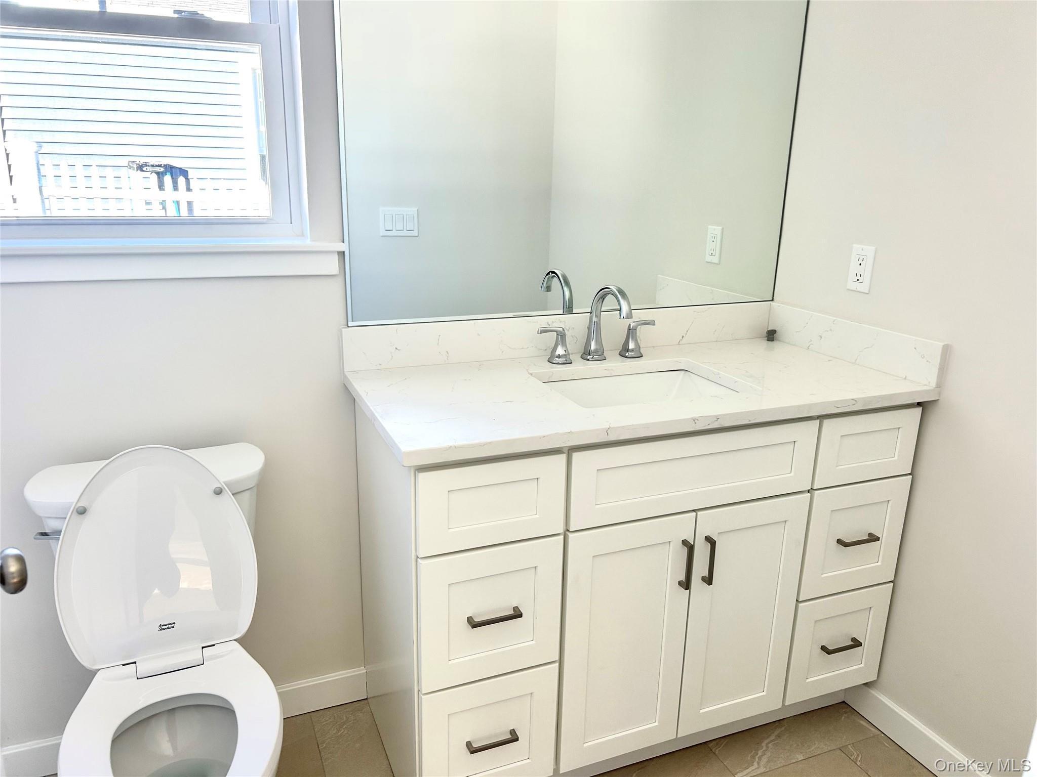 Single Family 10th Suffolk County, NY 11779, MLS-874004-10