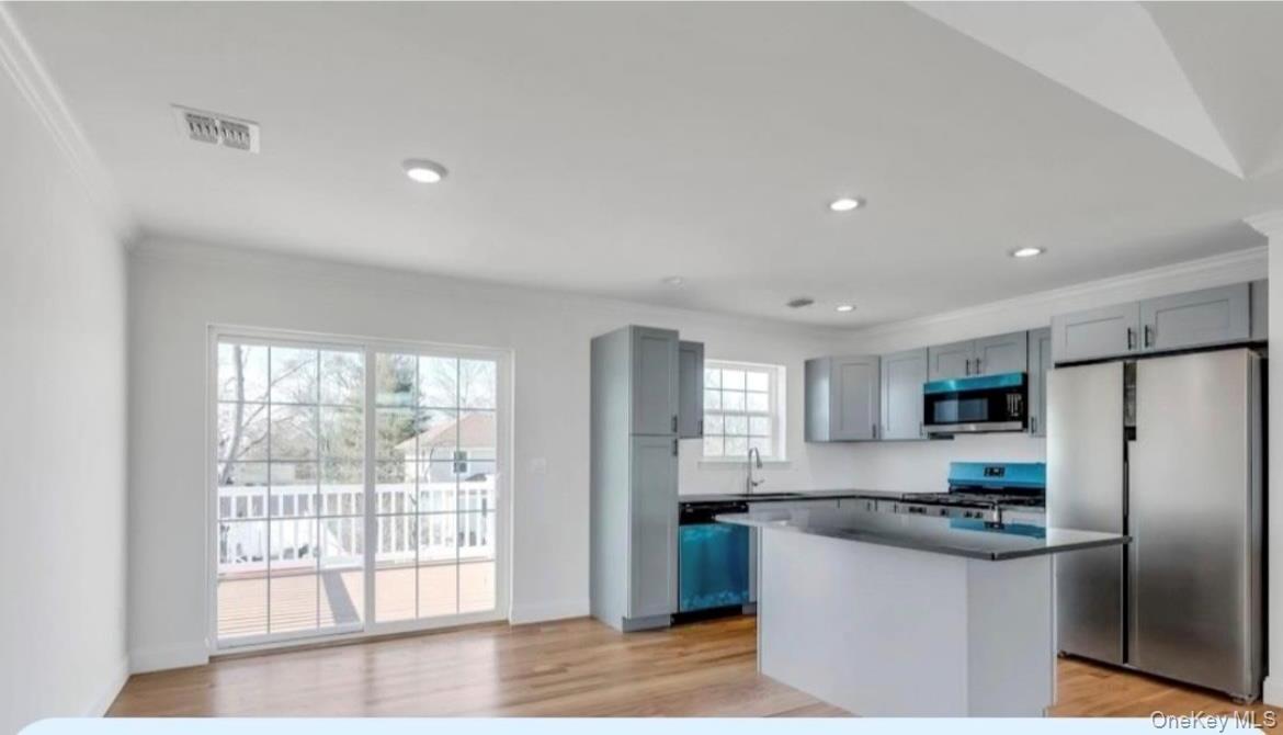 Single Family 10th  Suffolk County, NY 11779, MLS-874004-4