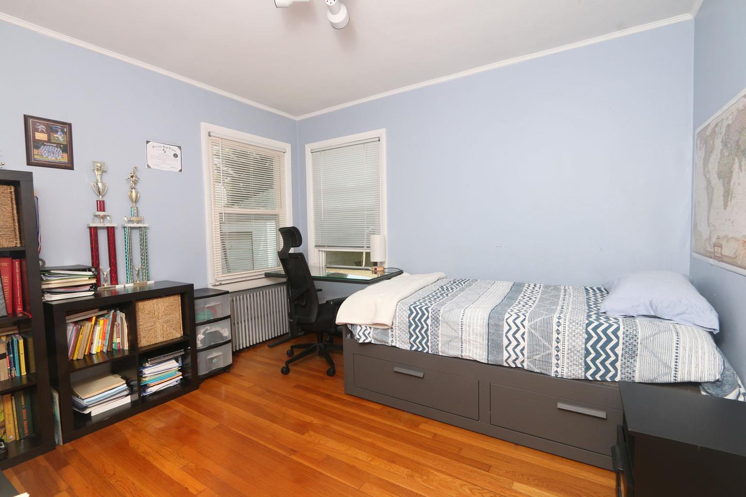 Single Family Greenway  Nassau County, NY 11040, MLS-874009-11