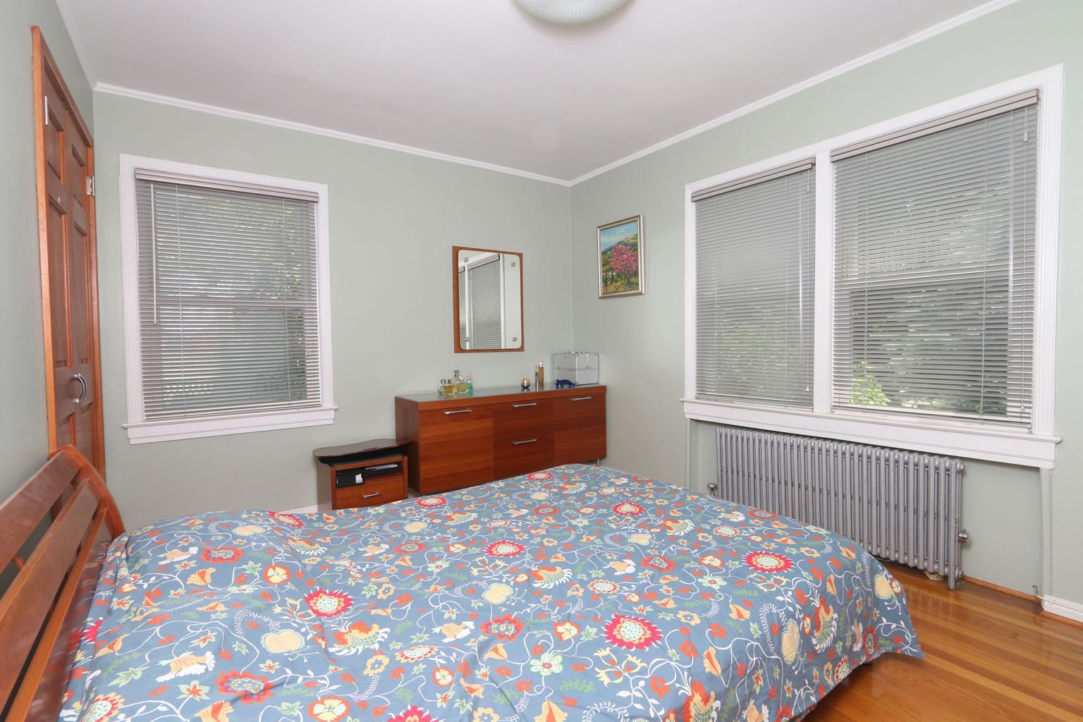 Single Family Greenway  Nassau County, NY 11040, MLS-874009-12