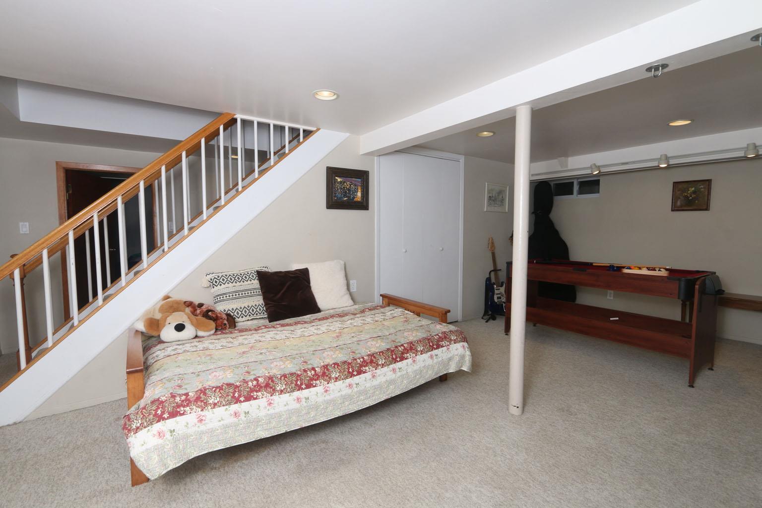 Single Family Greenway  Nassau County, NY 11040, MLS-874009-16