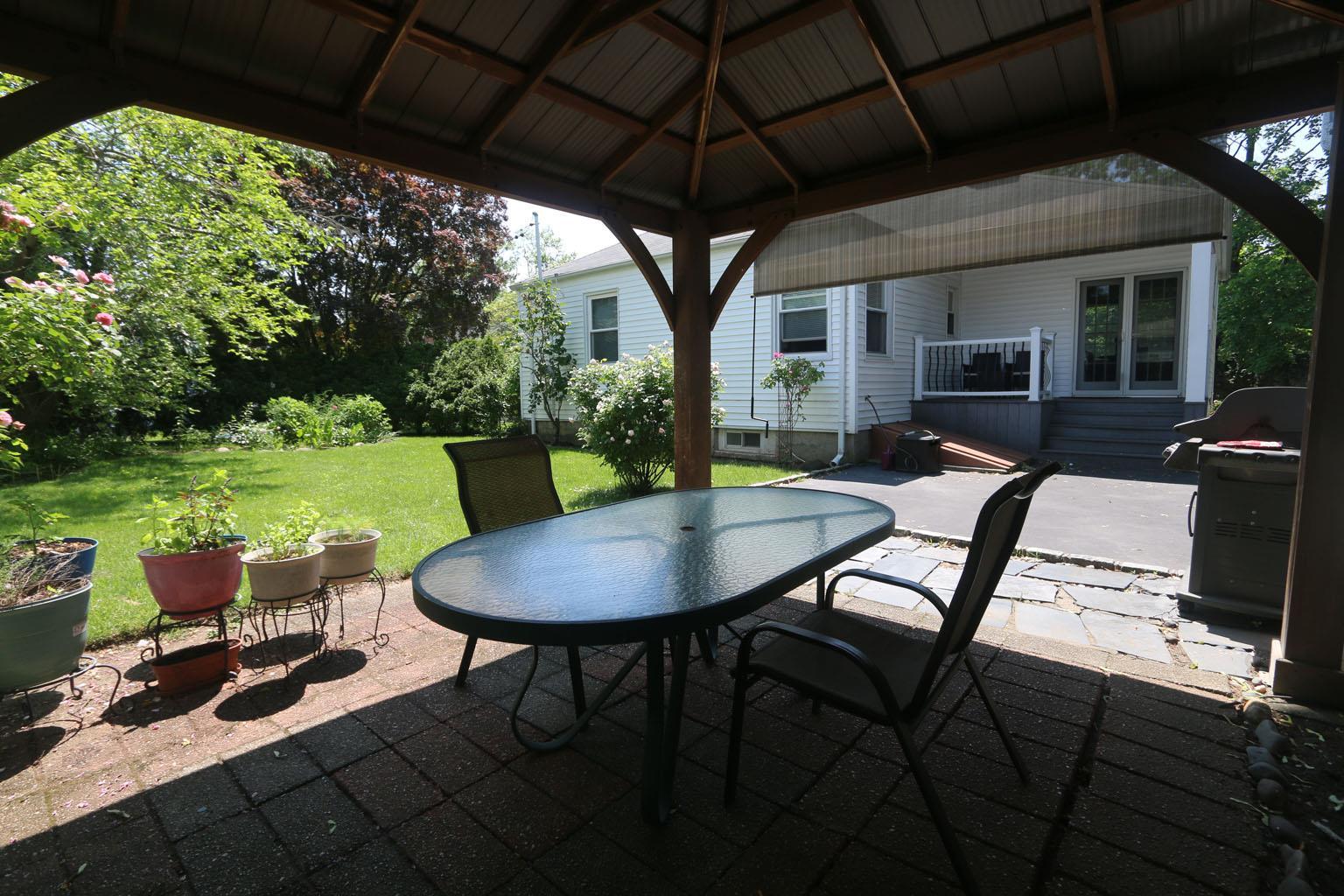 Single Family Greenway  Nassau County, NY 11040, MLS-874009-24