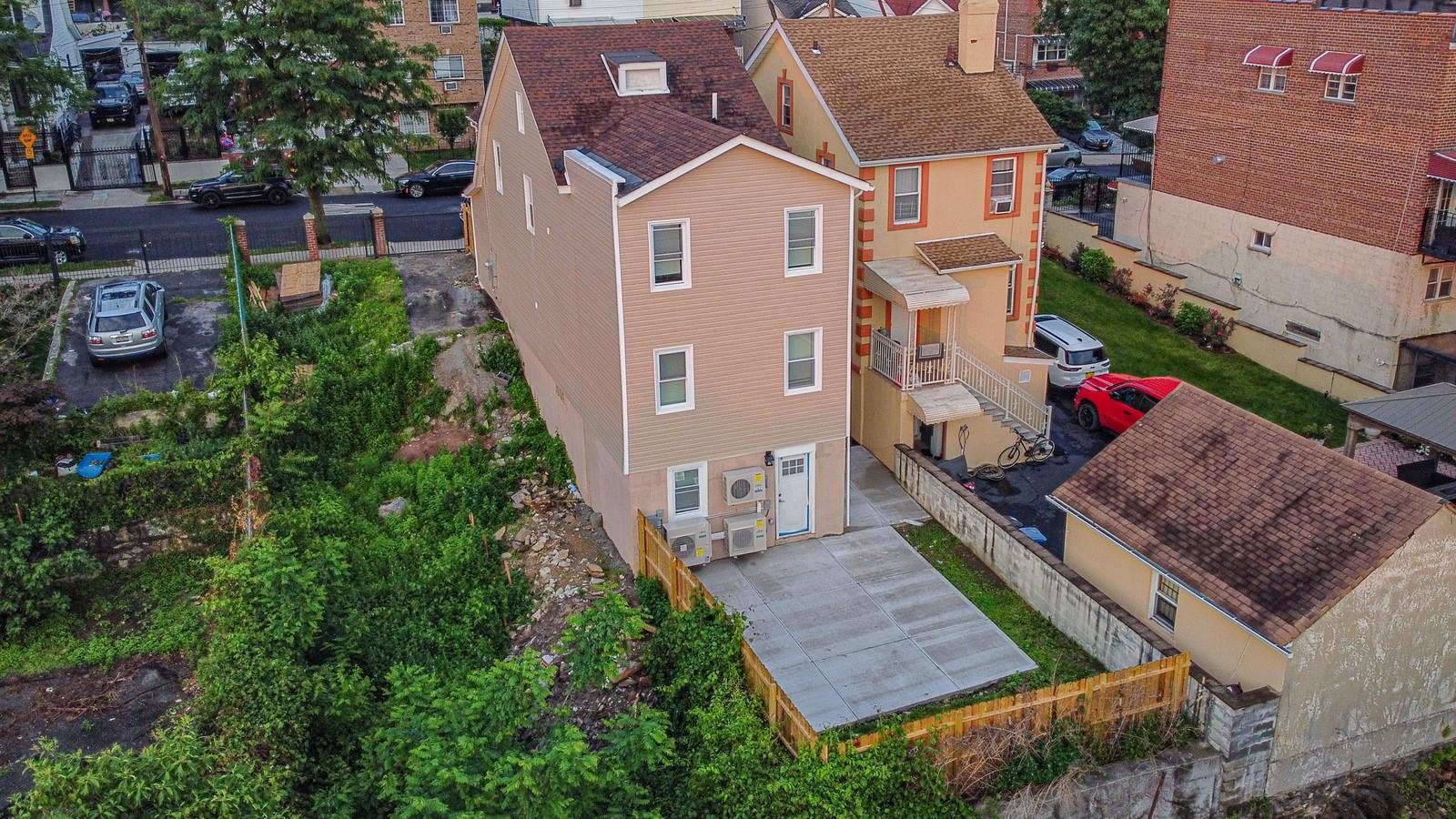 Single Family Murdock  Bronx, NY 10466, MLS-874070-28
