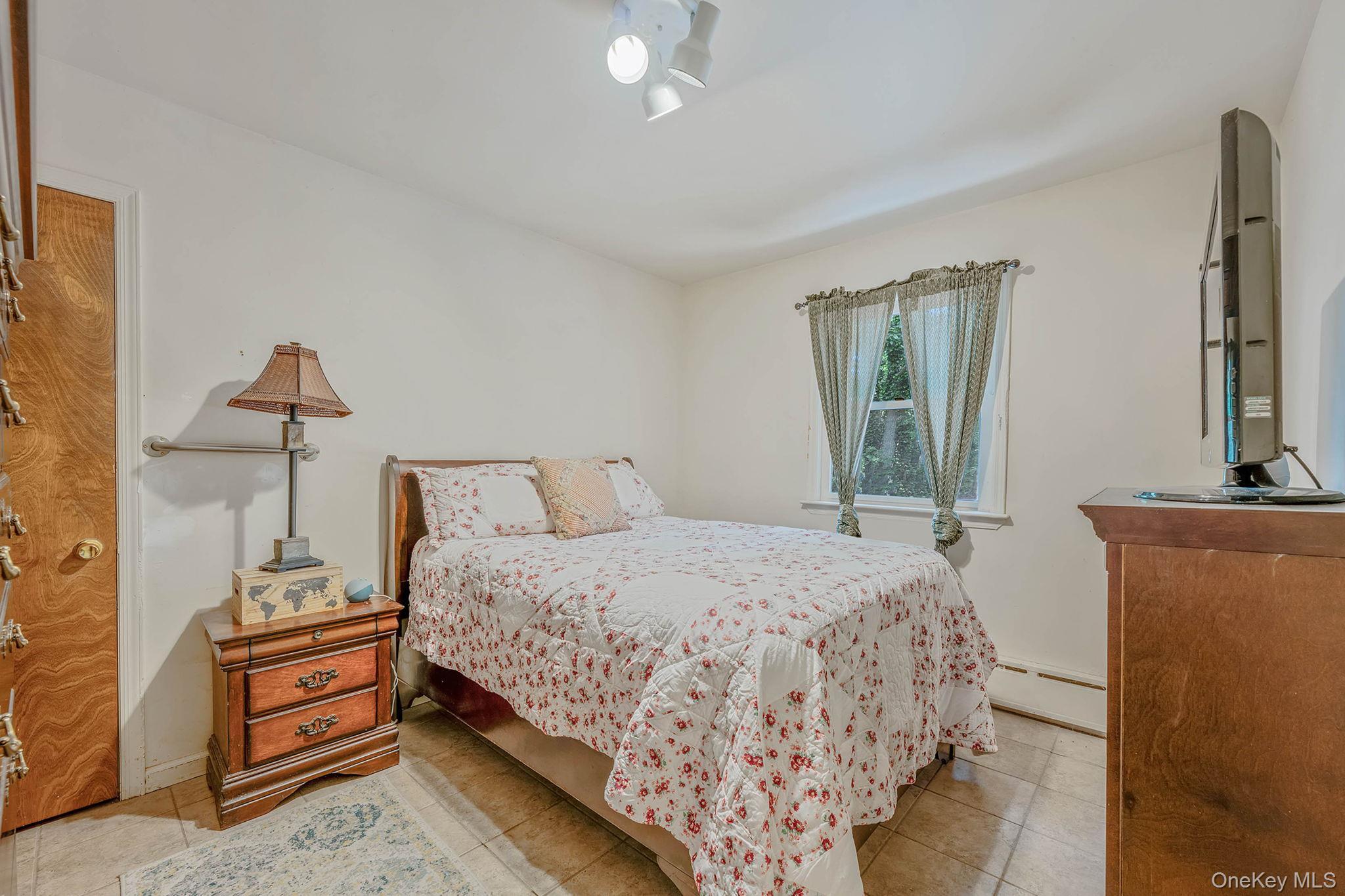 Single Family Oakwood  Suffolk County, NY 11792, MLS-874098-19