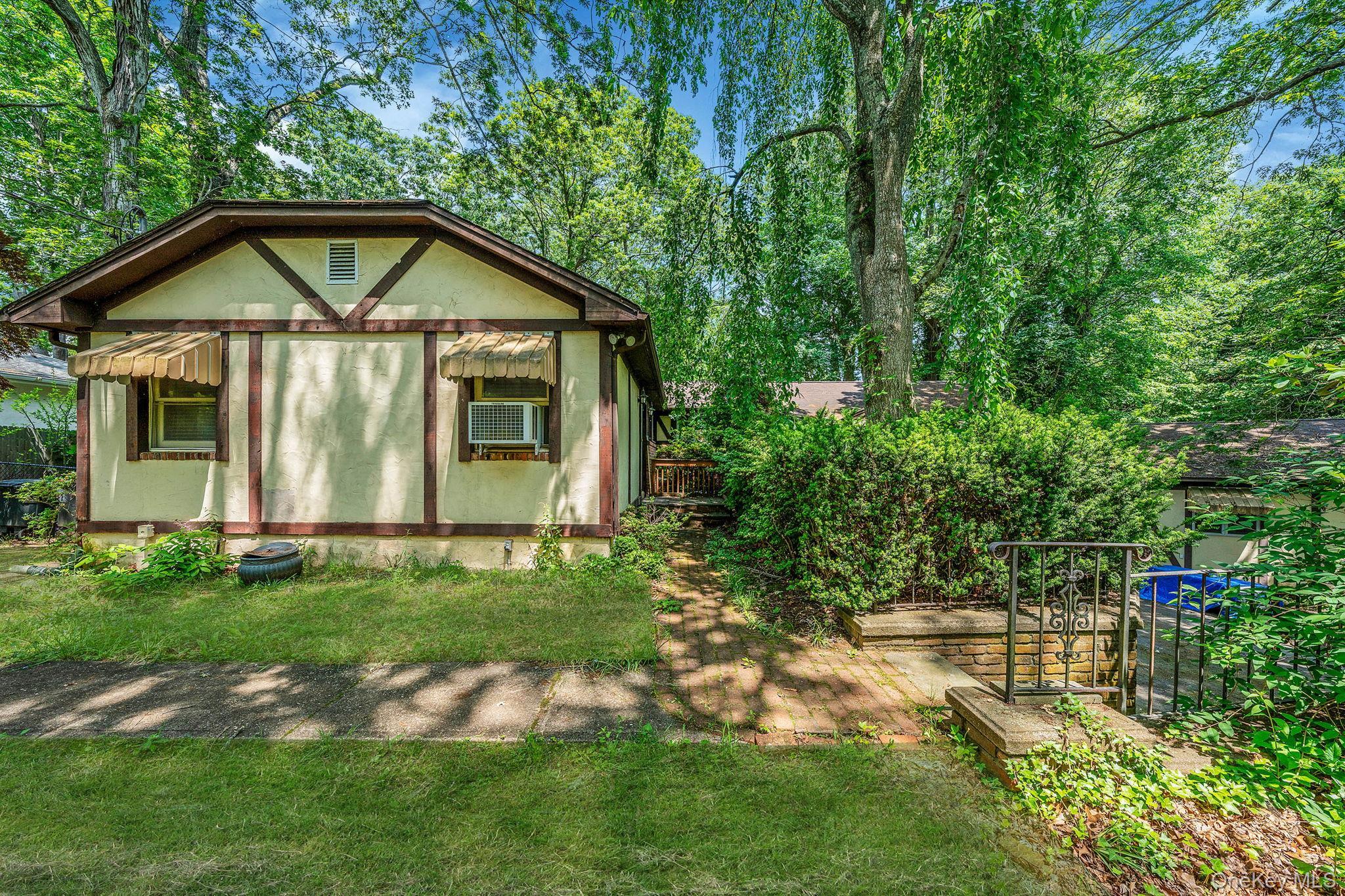 Single Family Oakwood  Suffolk County, NY 11792, MLS-874098-2