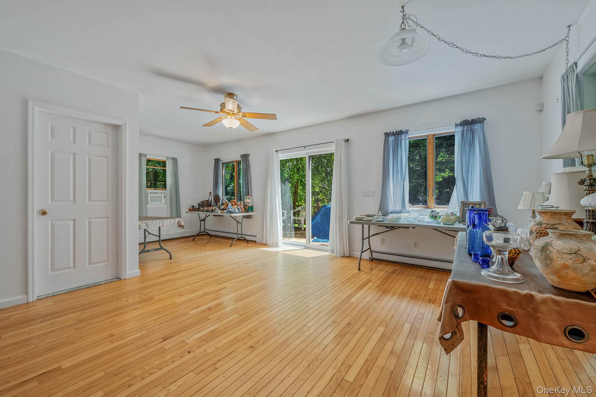 Single Family Oakwood  Suffolk County, NY 11792, MLS-874098-23