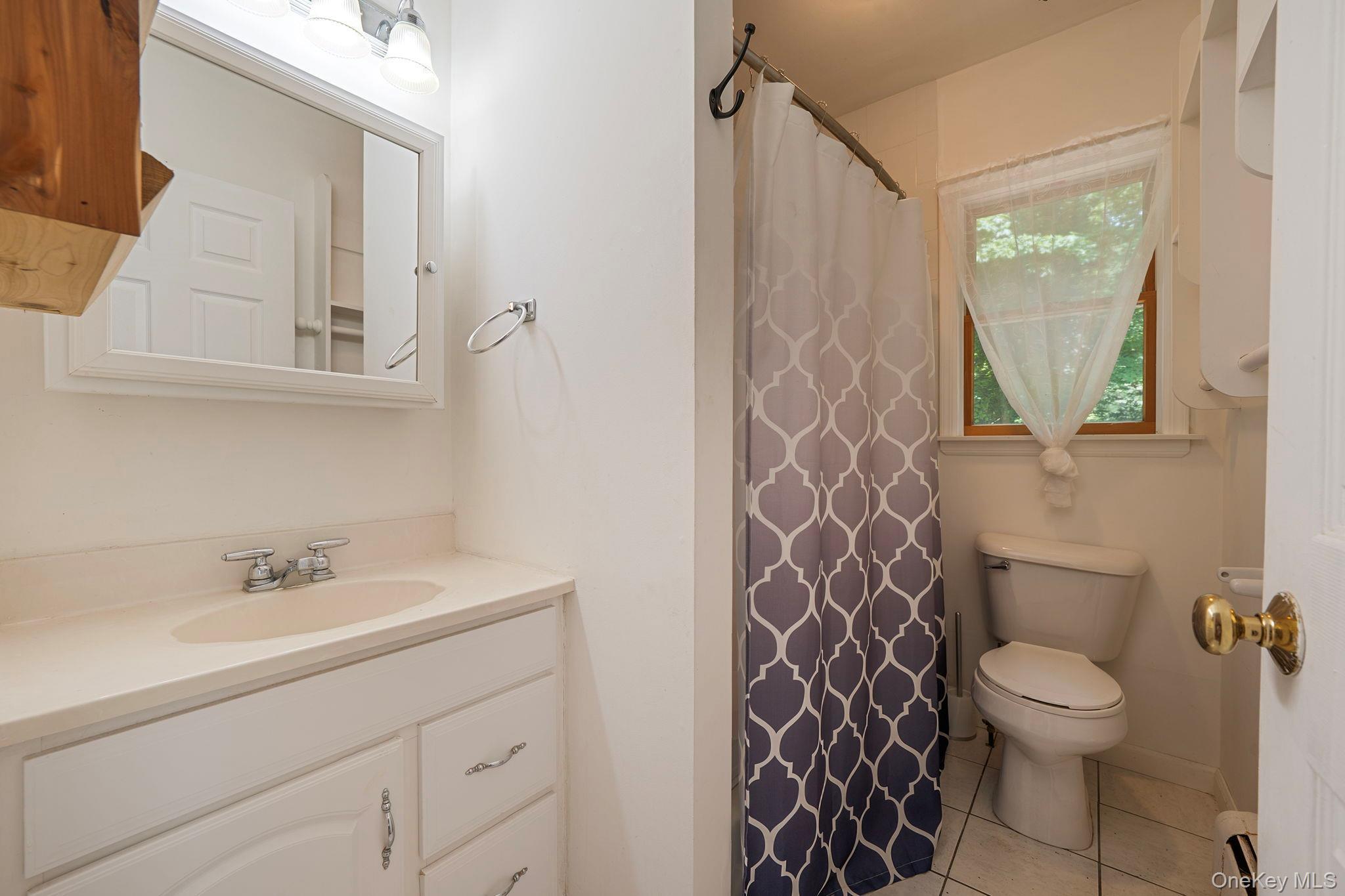 Single Family Oakwood  Suffolk County, NY 11792, MLS-874098-25