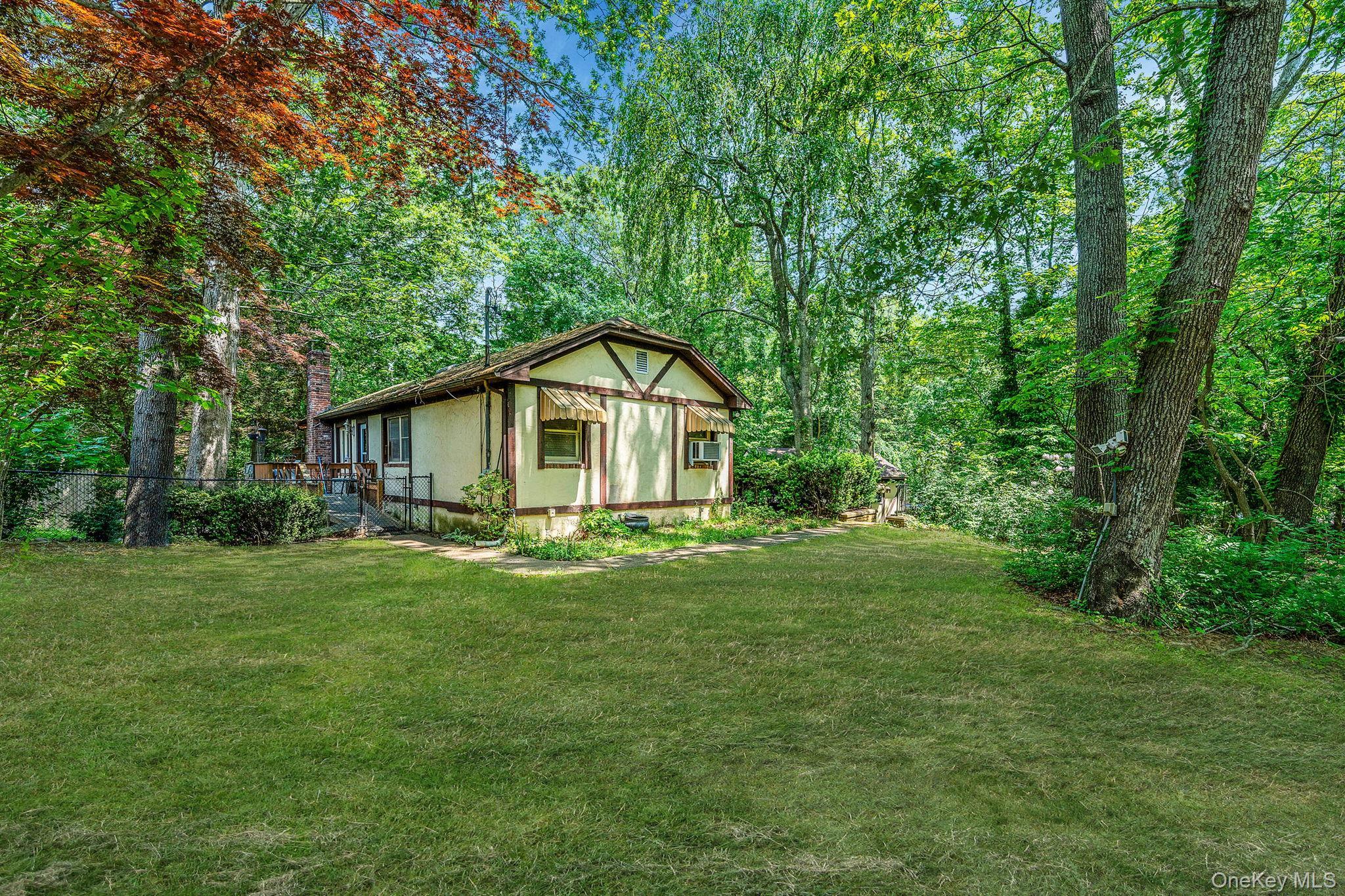 Single Family Oakwood  Suffolk County, NY 11792, MLS-874098-3