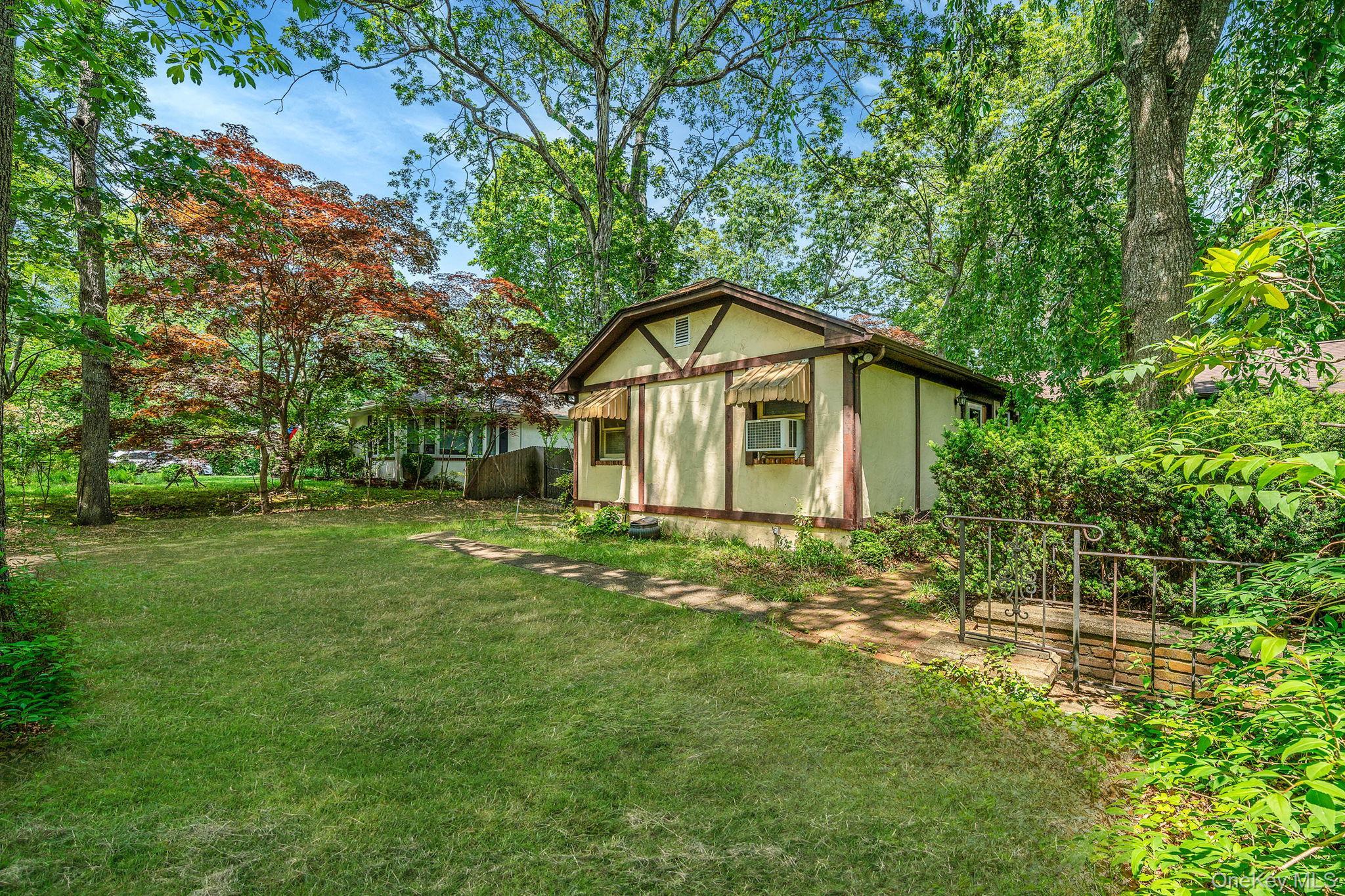 Single Family Oakwood  Suffolk County, NY 11792, MLS-874098-34